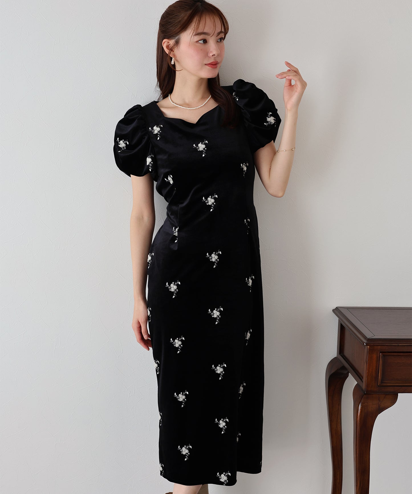 フラワー刺繍ハートネックベロアワンピース