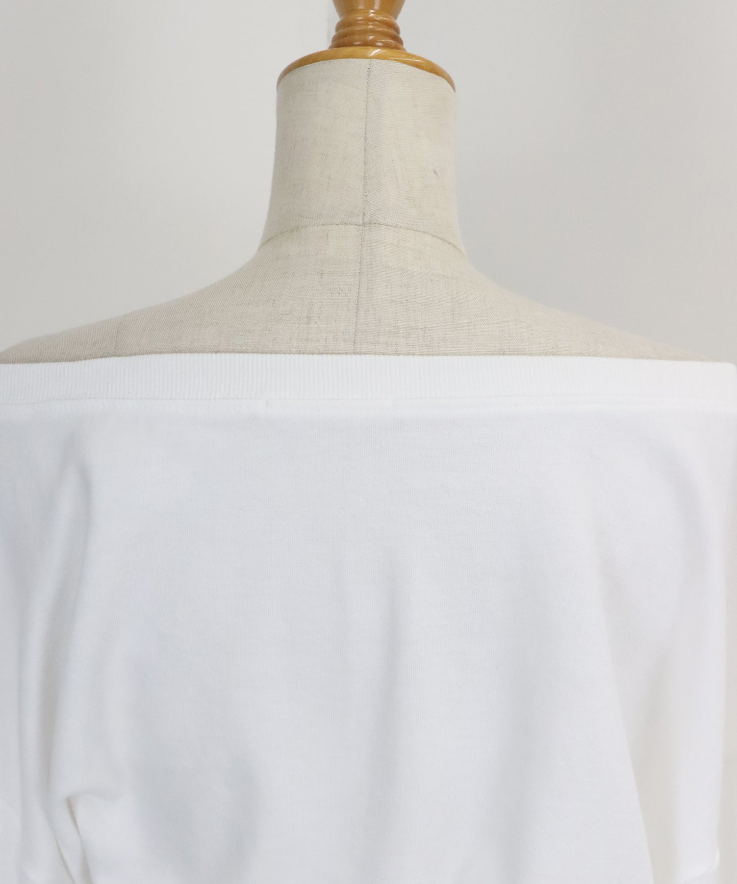 オフショルダースウェット