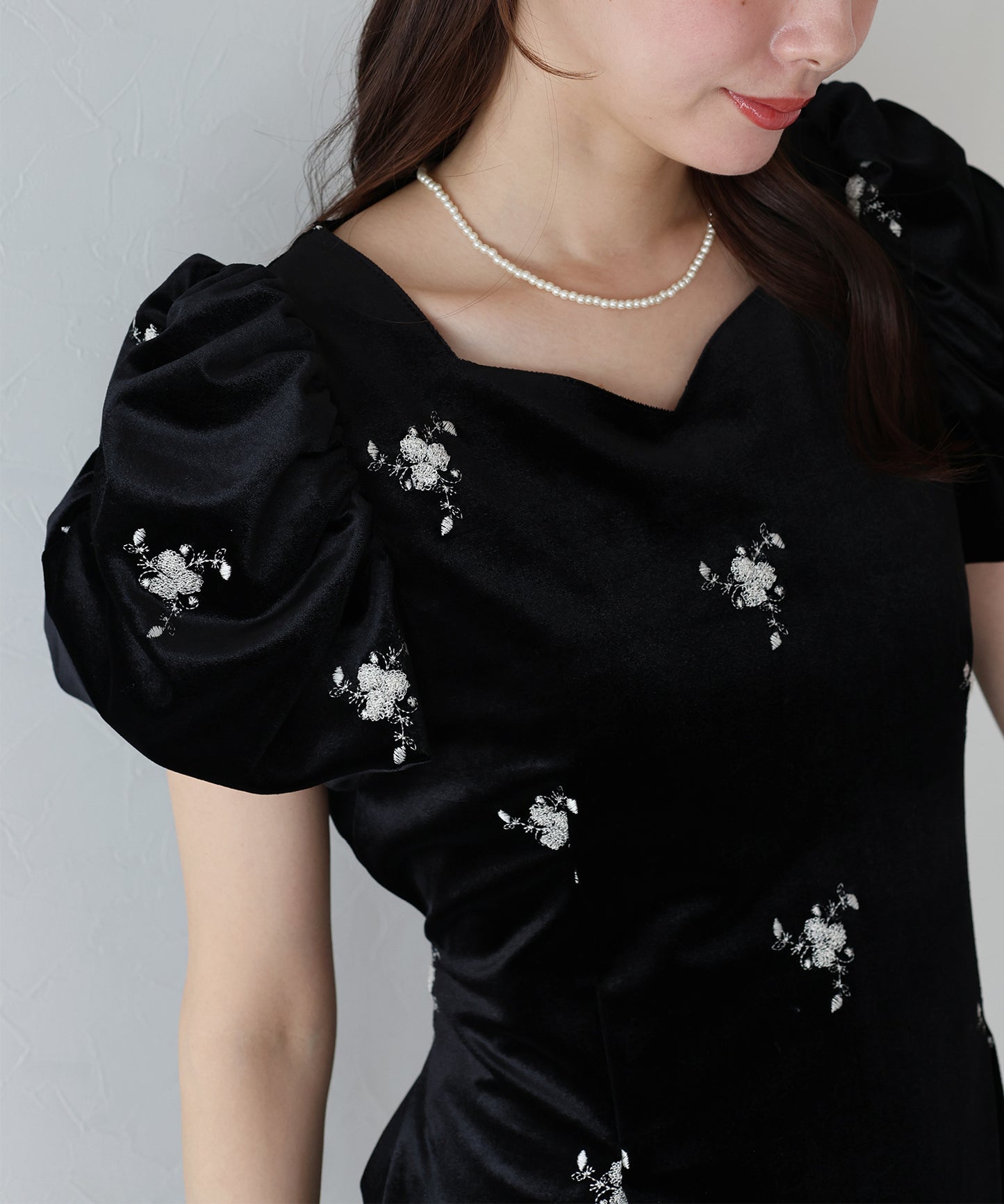 フラワー刺繍ハートネックベロアワンピース