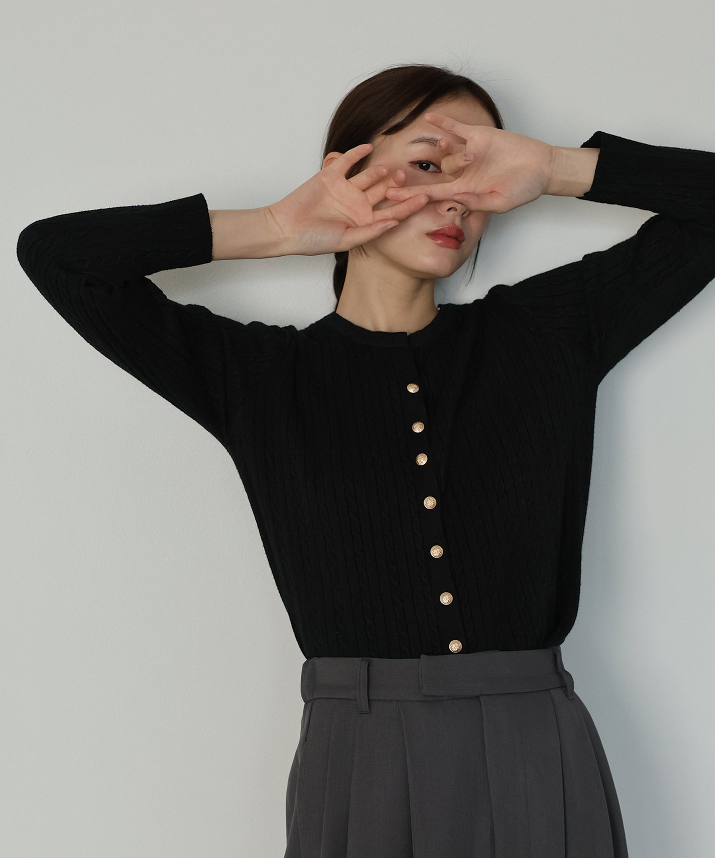 ゴールドボタンケーブルクルーカーディガン