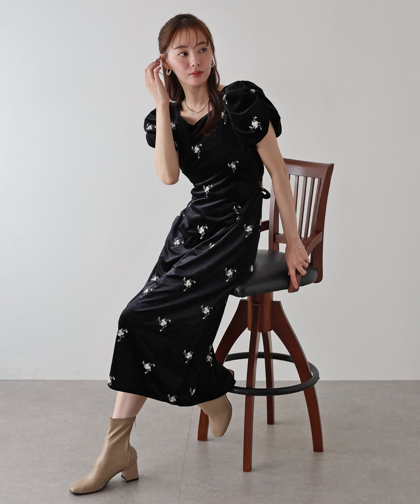 フラワー刺繍ハートネックベロアワンピース