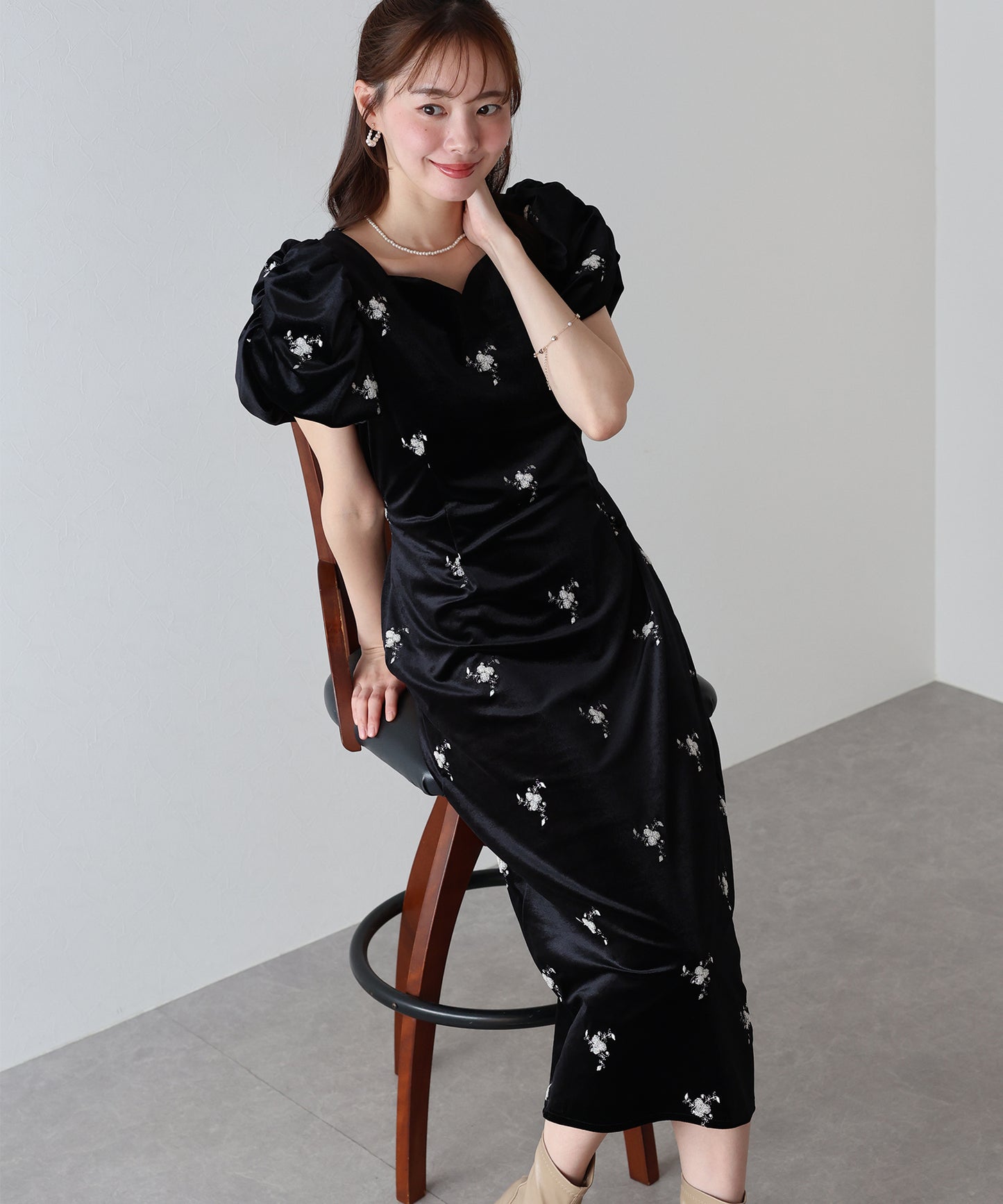 【早割5％OFF】フラワー刺繍ハートネックベロアワンピース