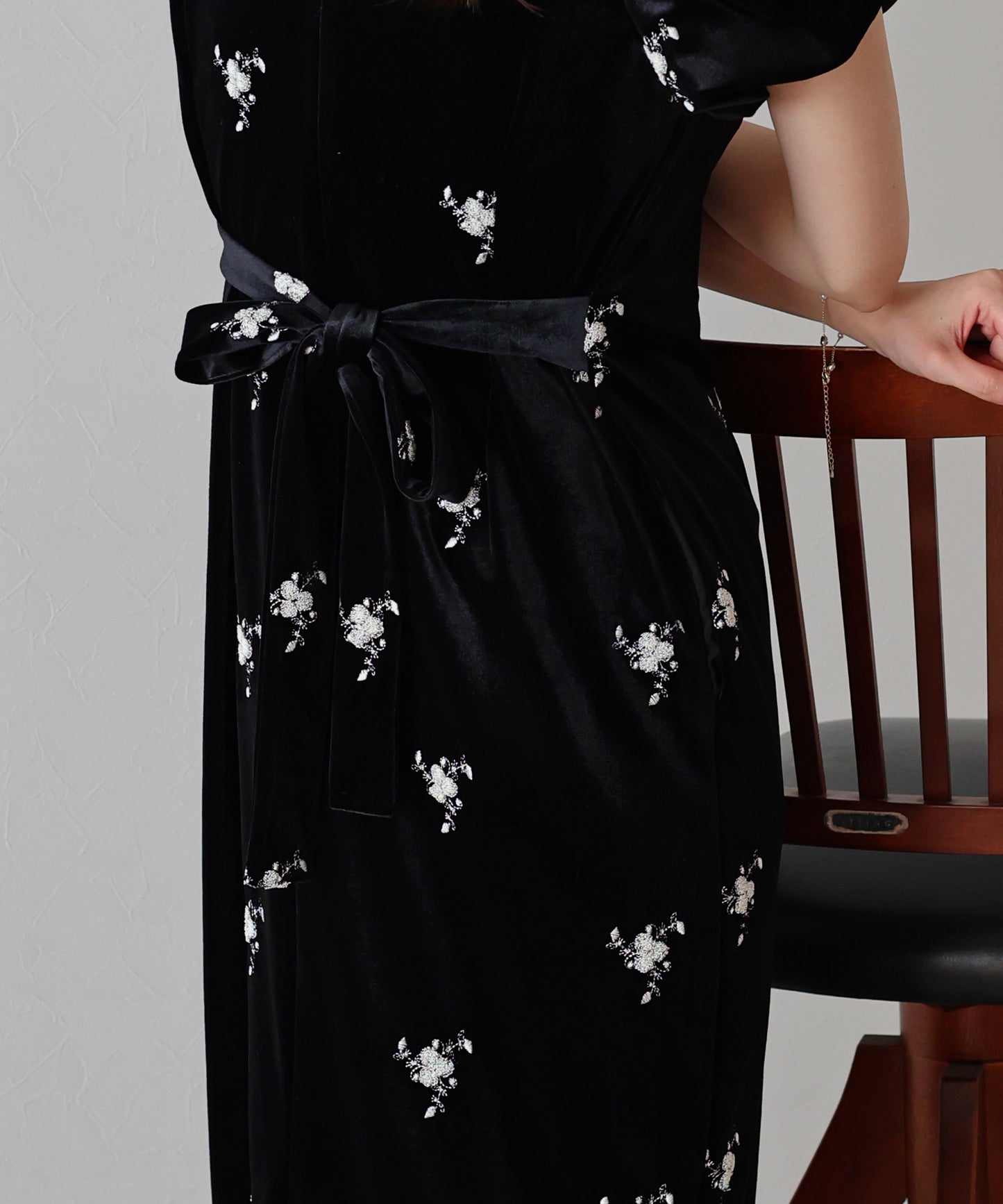 フラワー刺繍ハートネックベロアワンピース