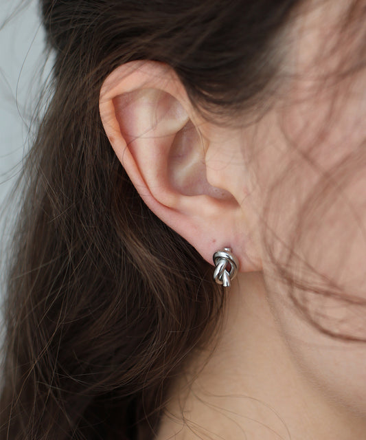 プチノットピアス / サージカルステンレス【ネコポス】