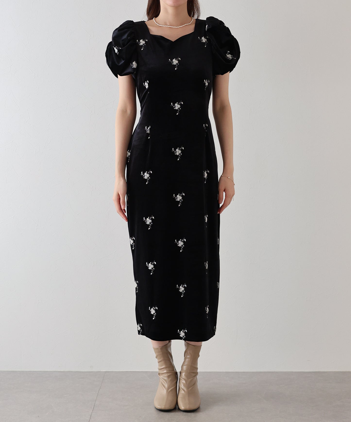 フラワー刺繍ハートネックベロアワンピース