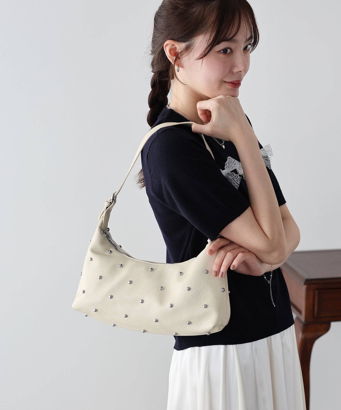 スタッズハンドバッグ