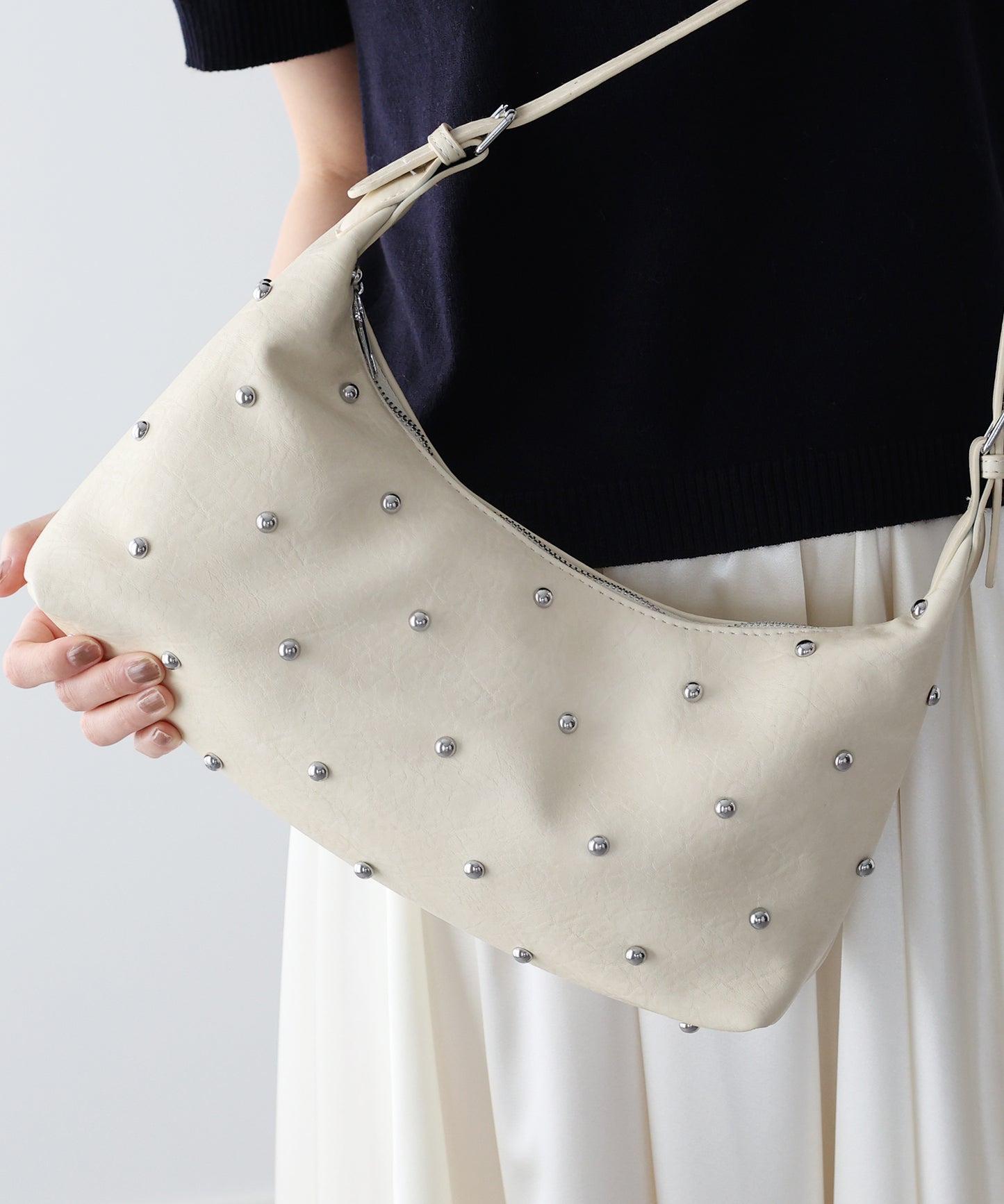 スタッズハンドバッグ