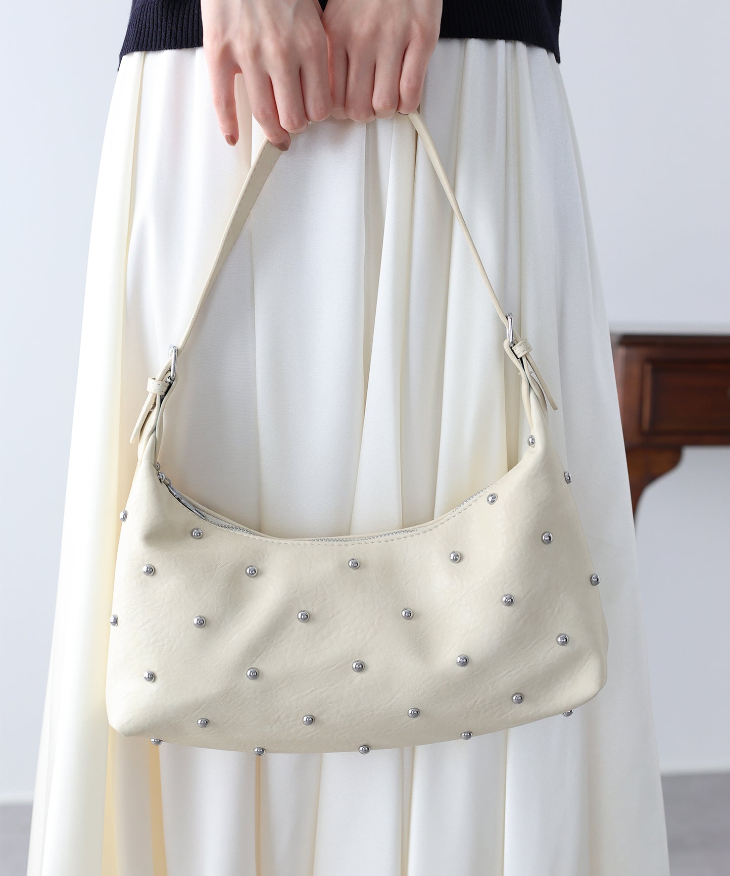 【早割5％OFF】スタッズハンドバッグ