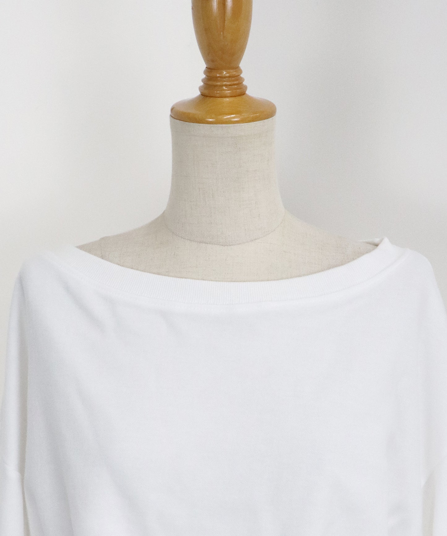 オフショルダースウェット