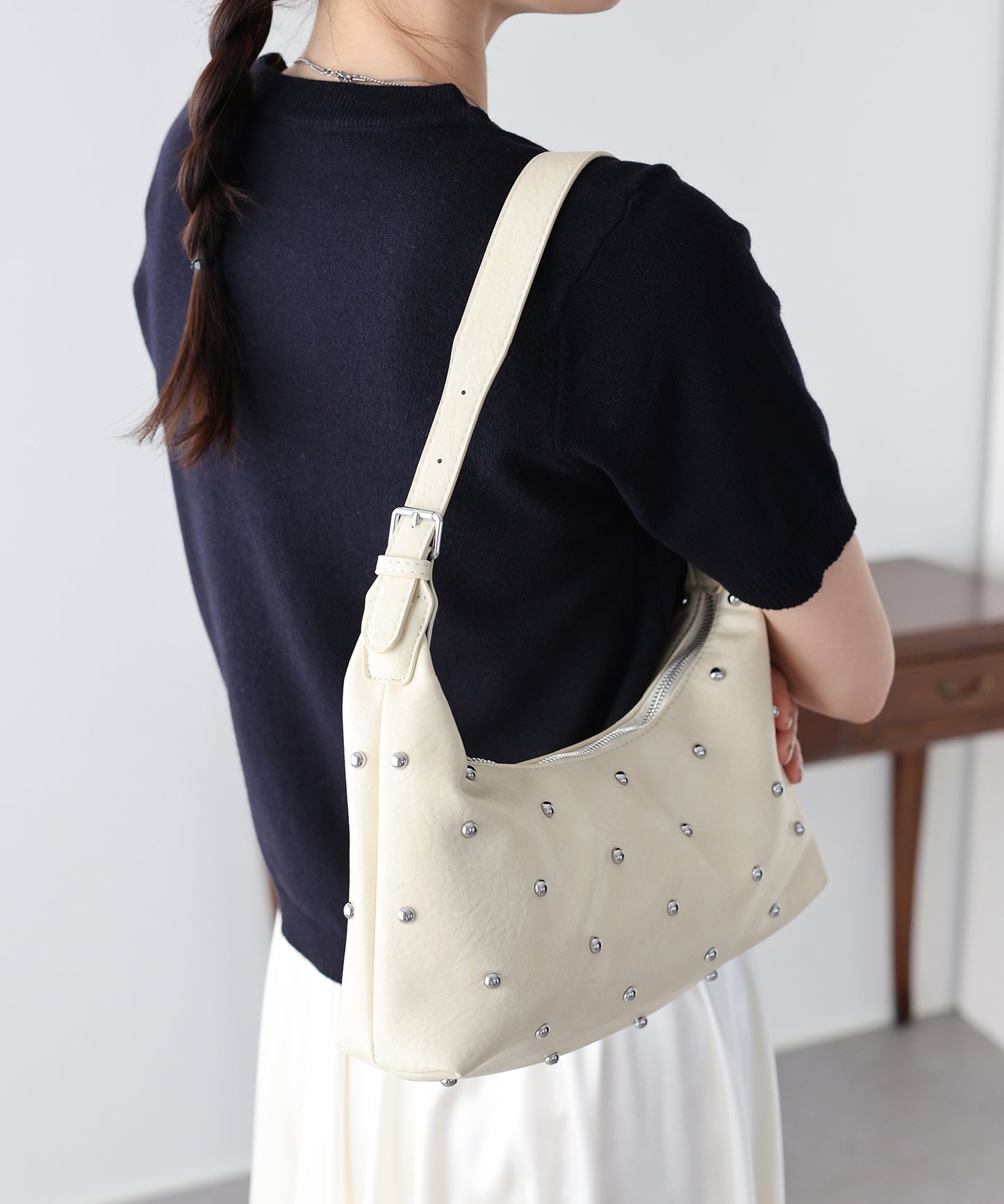 【早割5％OFF】スタッズハンドバッグ