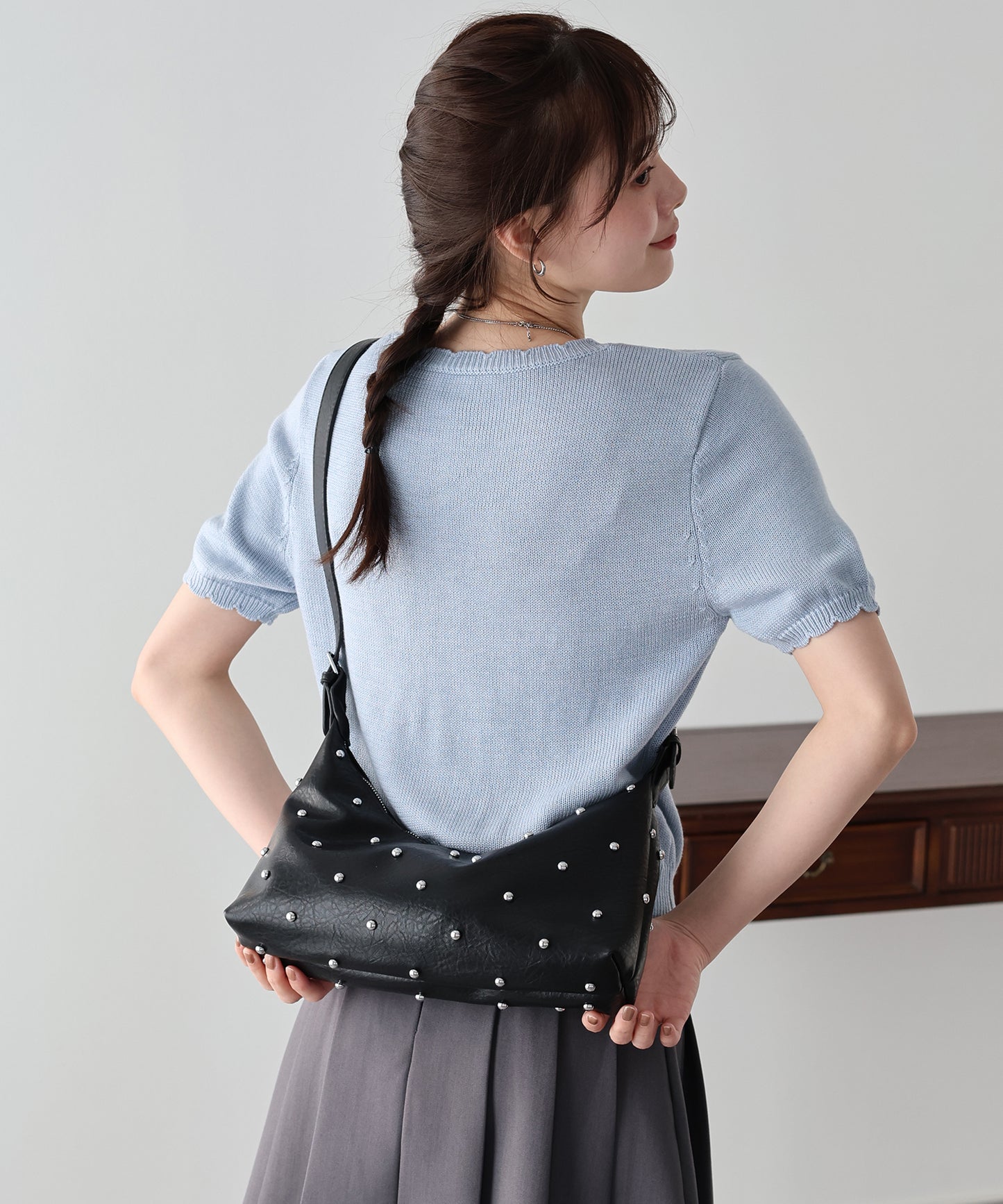 【早割5％OFF】スタッズハンドバッグ