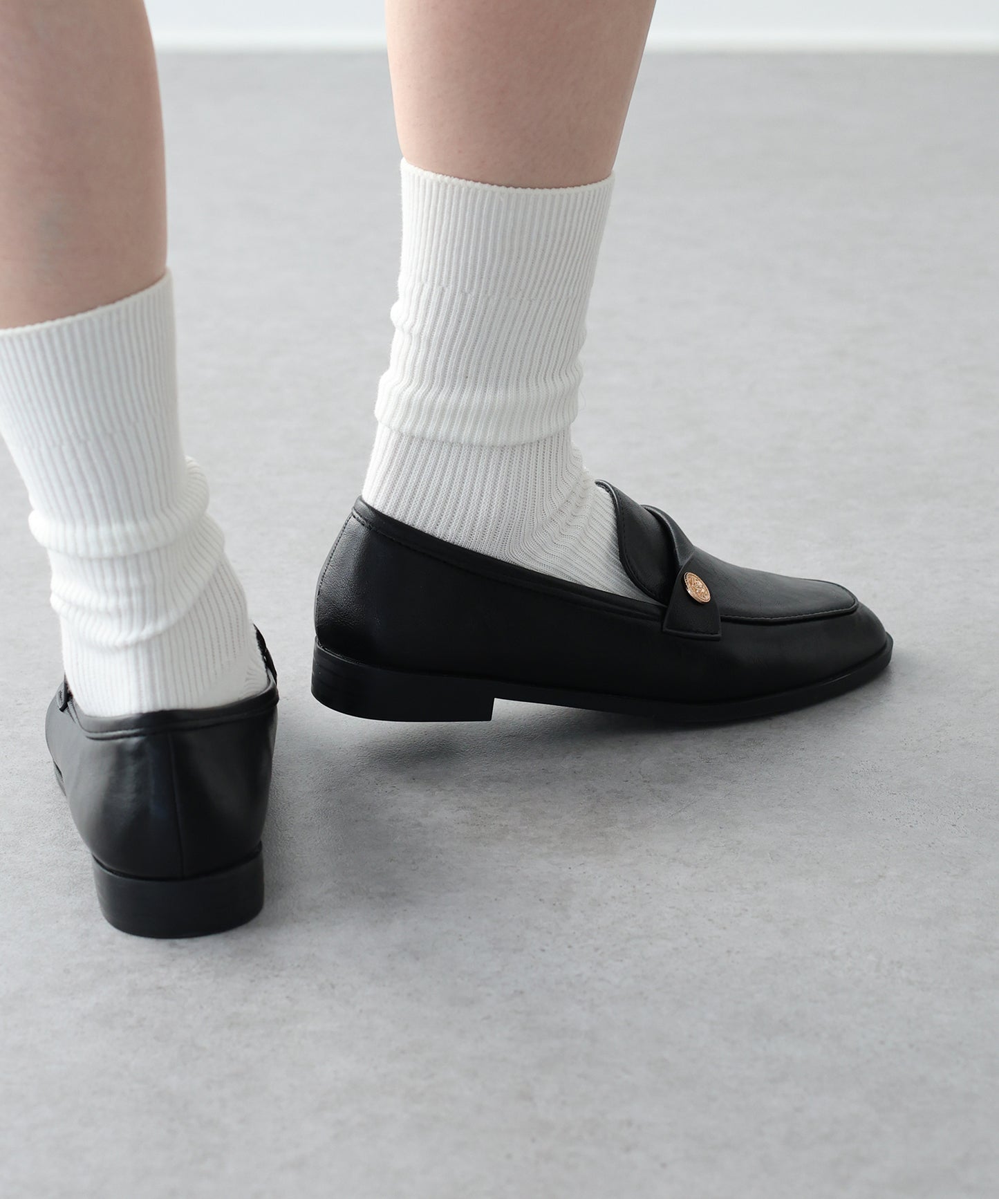 ゴールドモチーフローファー