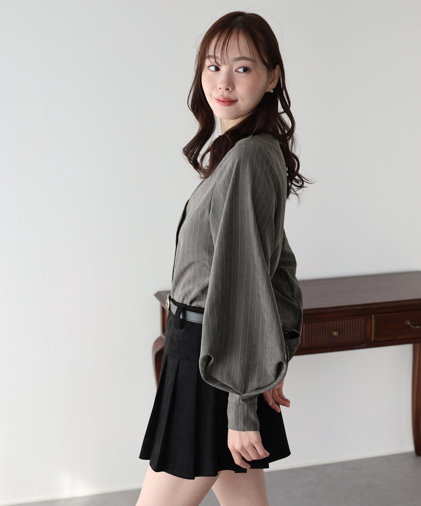 スタンドカラーボリュームスリーブシャツ