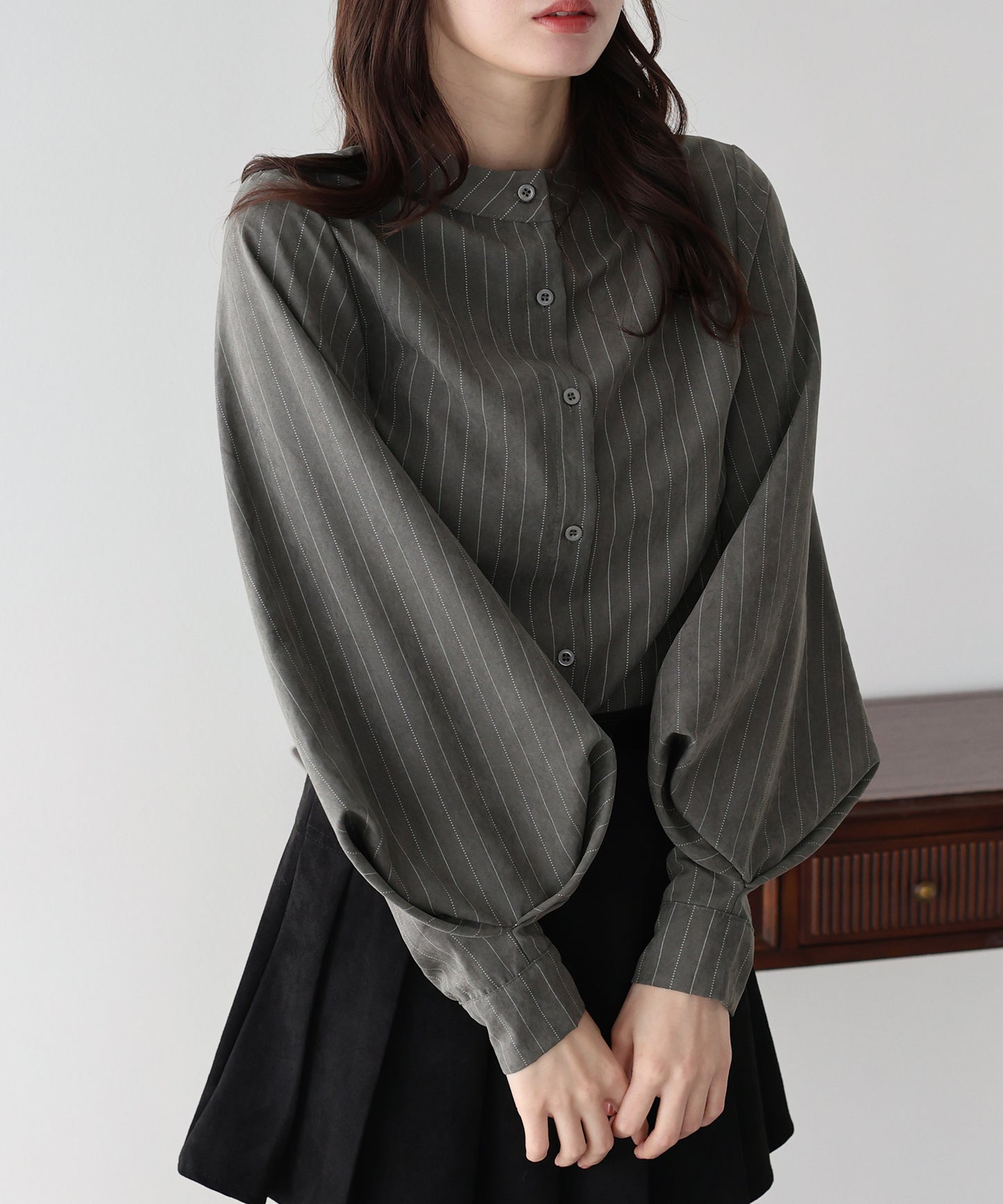 スタンドカラーボリュームスリーブシャツ