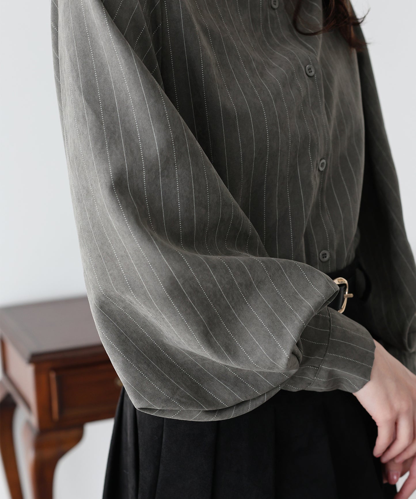 スタンドカラーボリュームスリーブシャツ