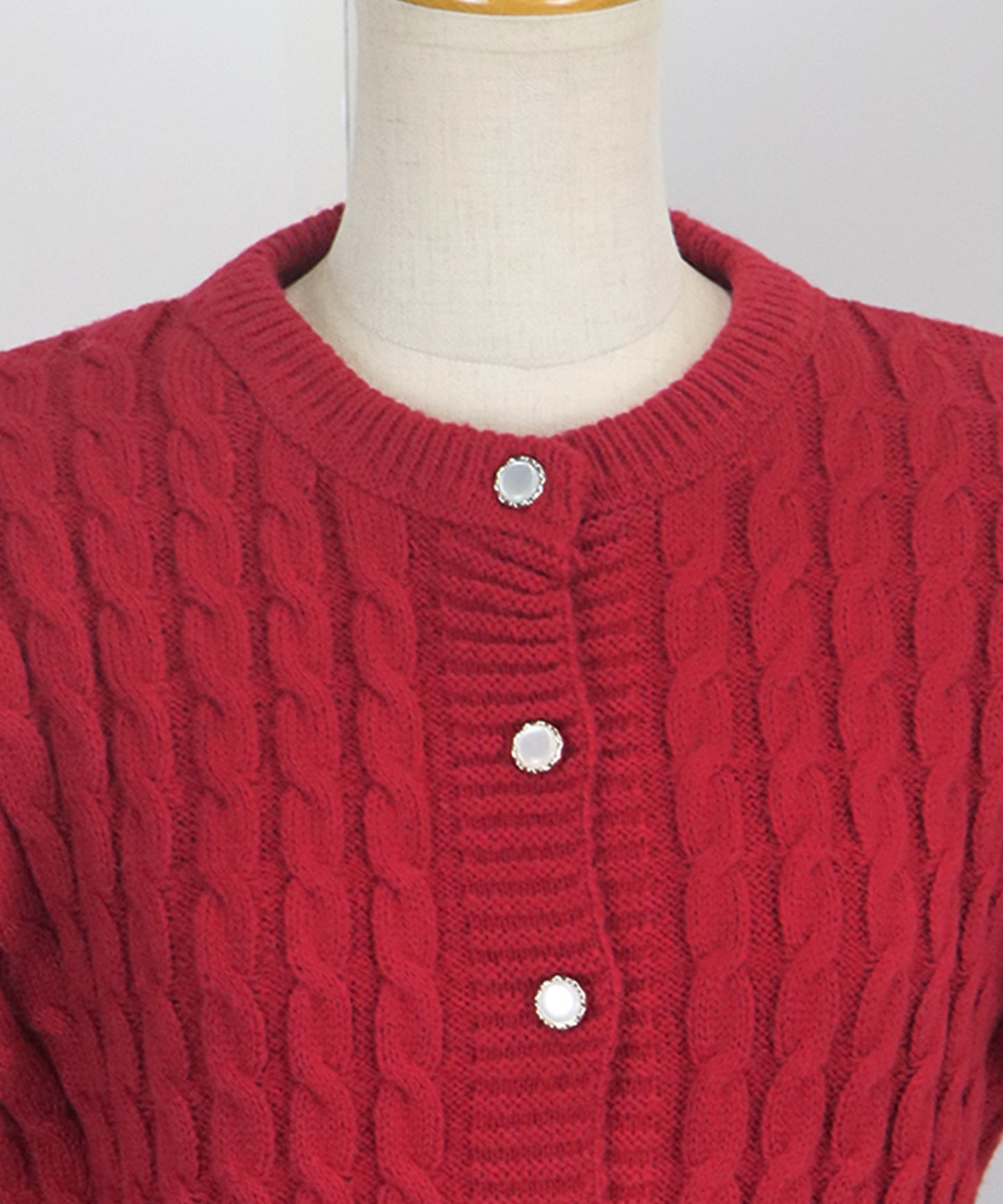 ケーブルペプラムカーディガン