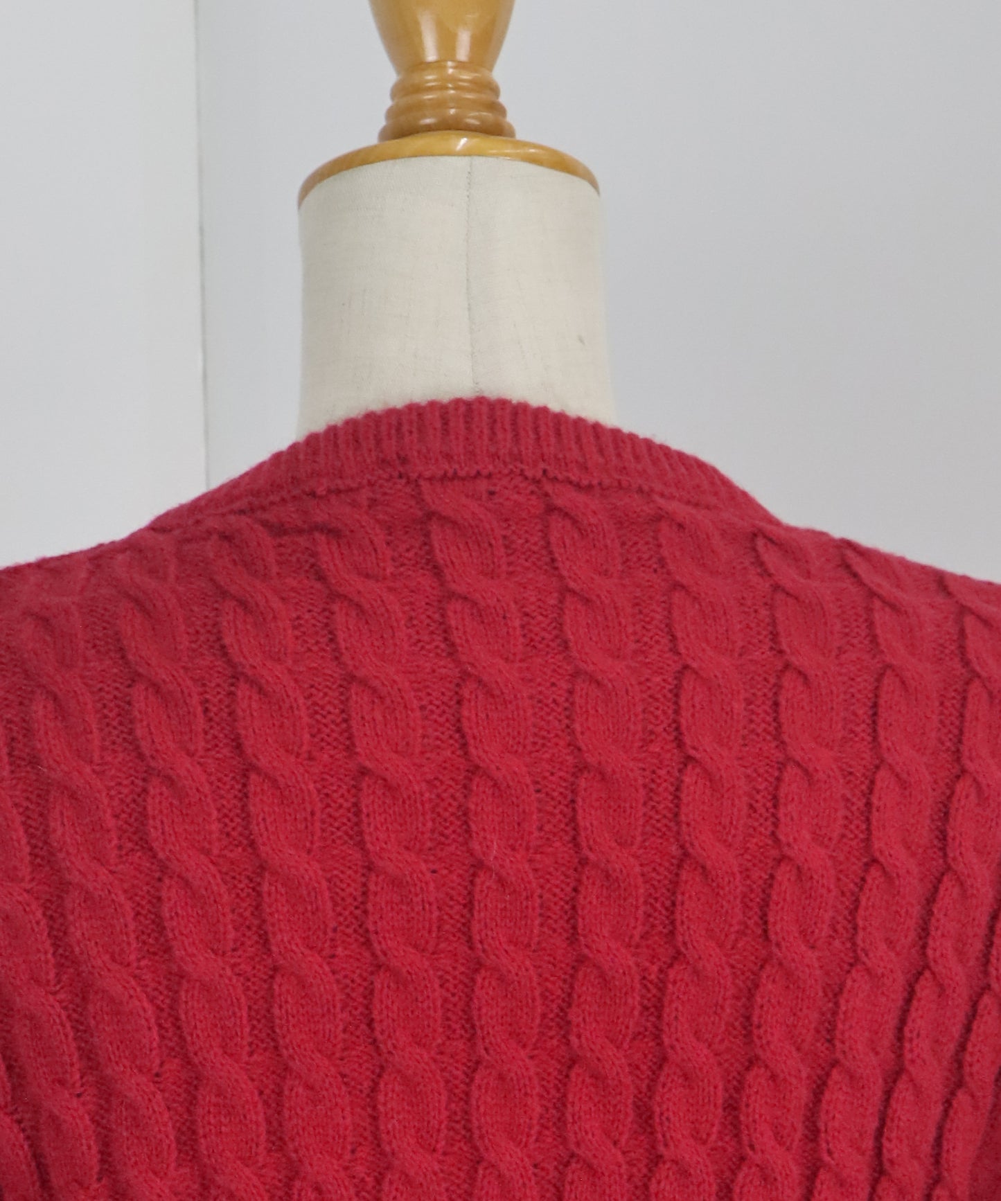 ケーブルペプラムカーディガン