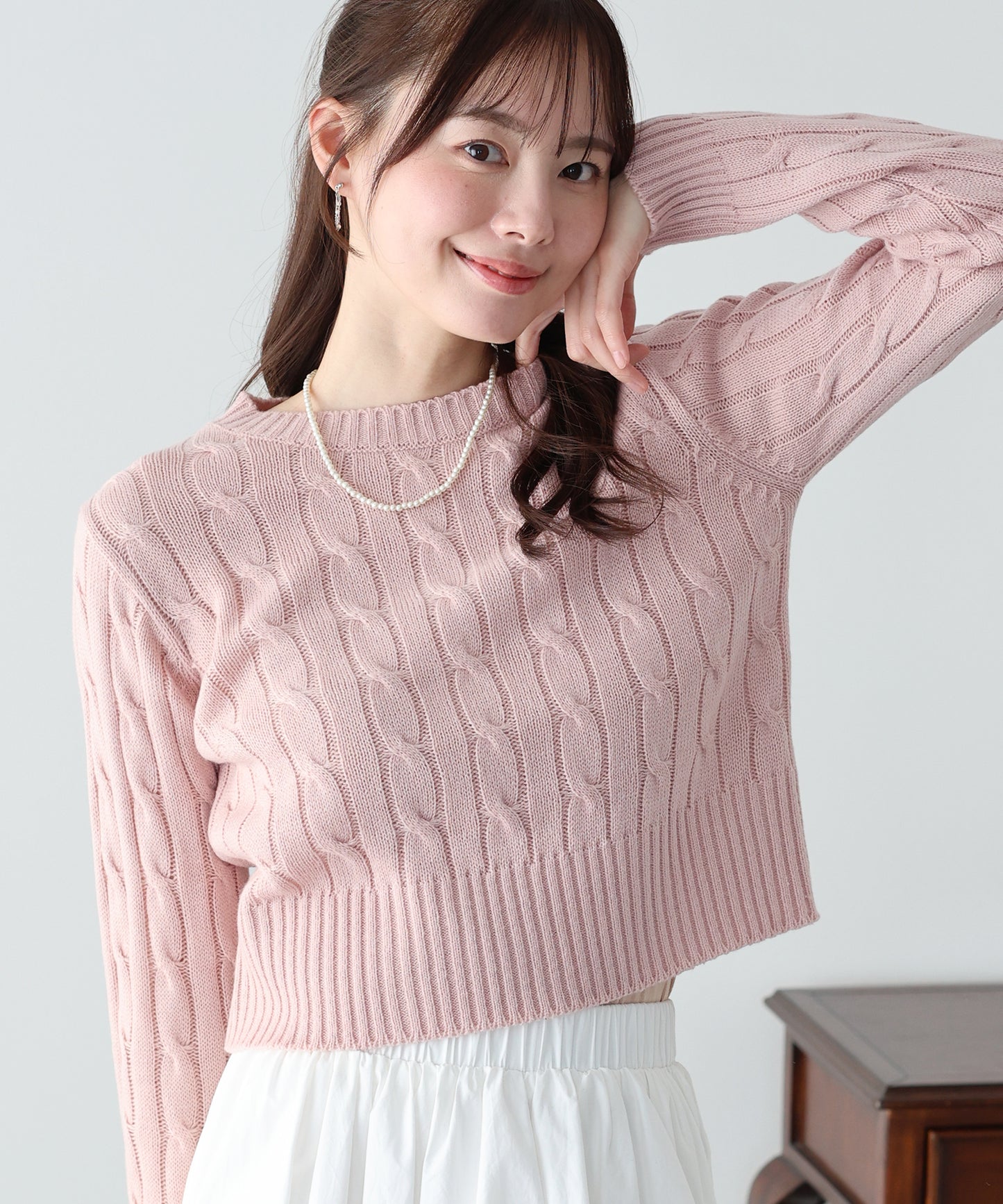 長袖ケーブルニット