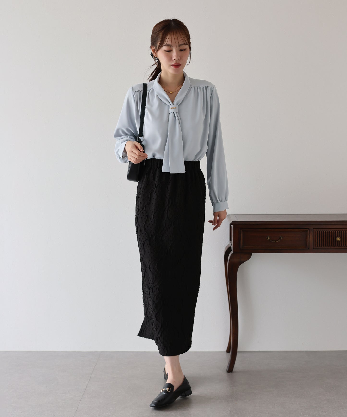 【早割5％OFF】メタルバー付きボウタイブラウス【ネコポス】