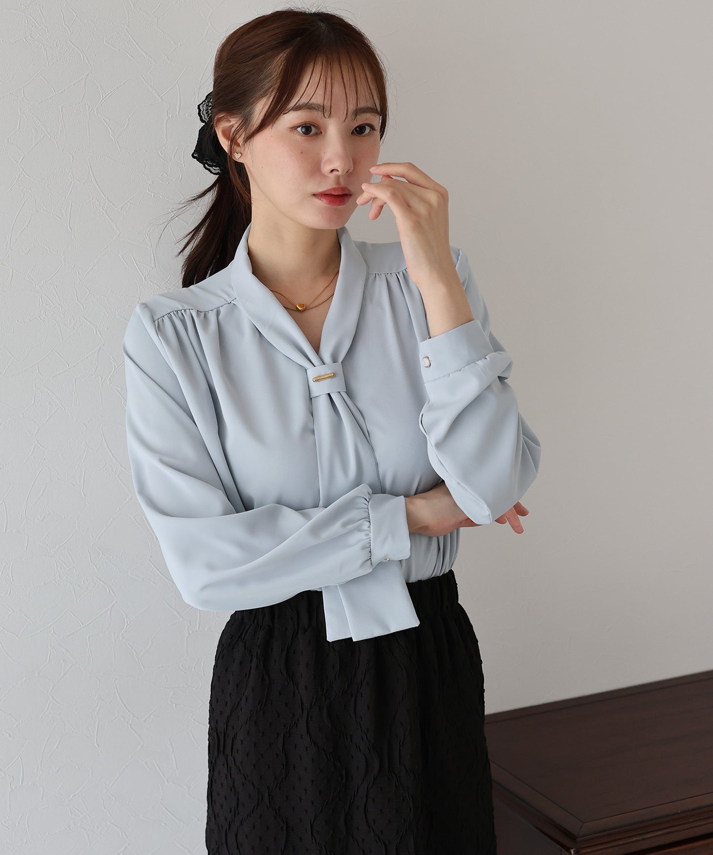 【早割5％OFF】メタルバー付きボウタイブラウス【ネコポス】