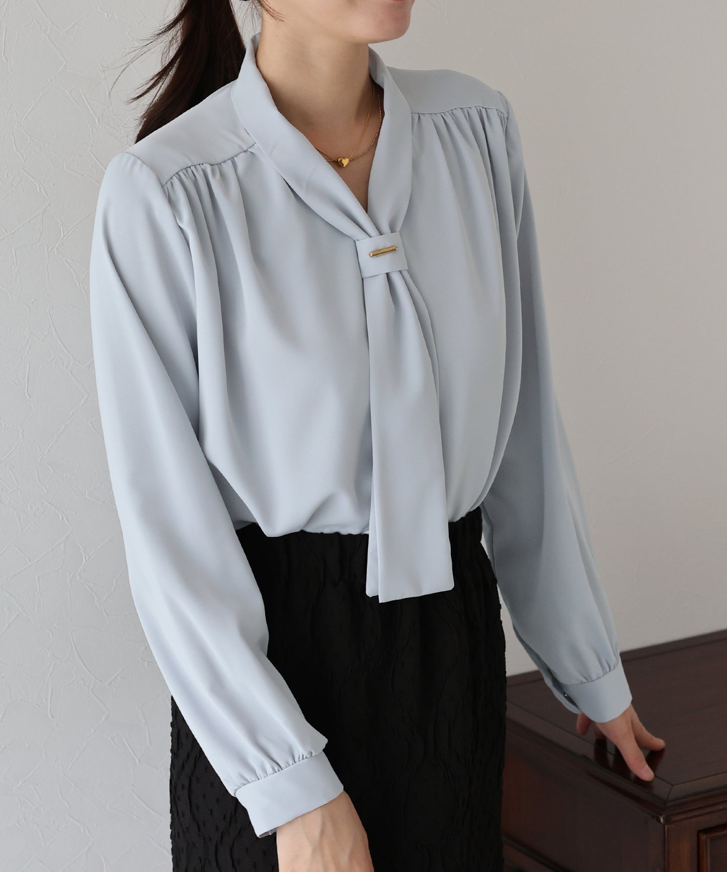 【早割5％OFF】メタルバー付きボウタイブラウス【ネコポス】