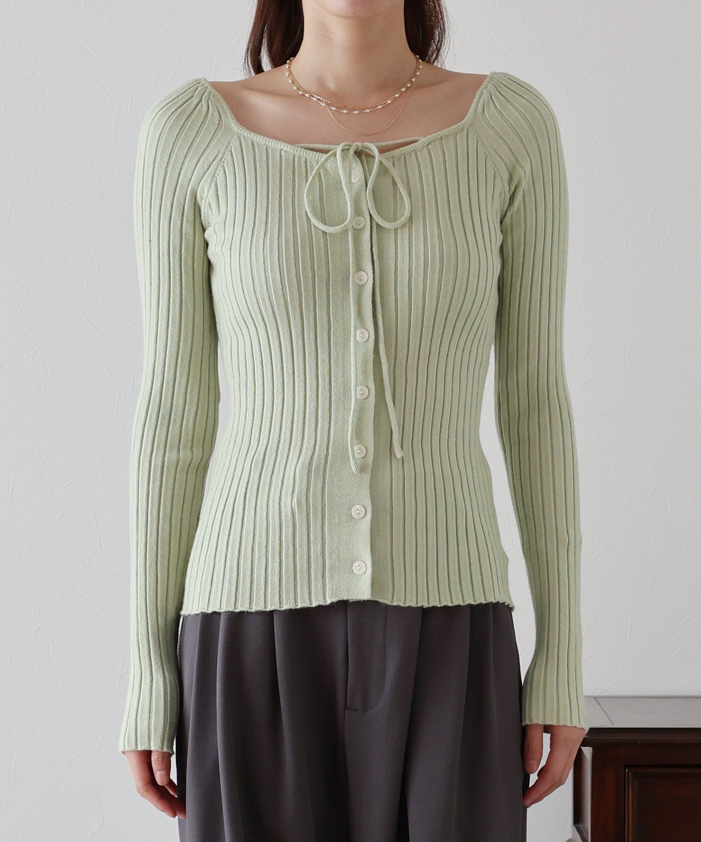 リボンチョーカーリブニット