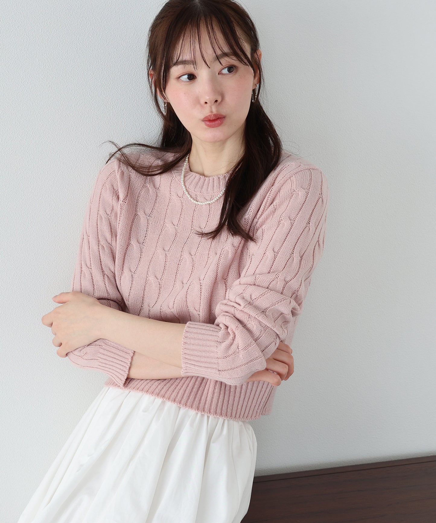 長袖ケーブルニット