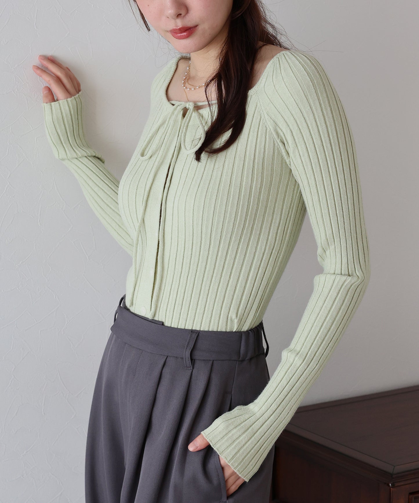 リボンチョーカーリブニット