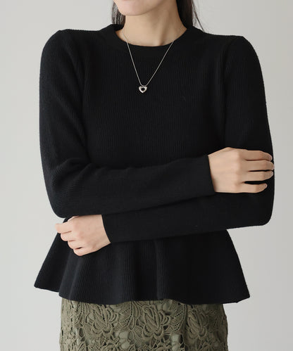 ペプラムニットトップス