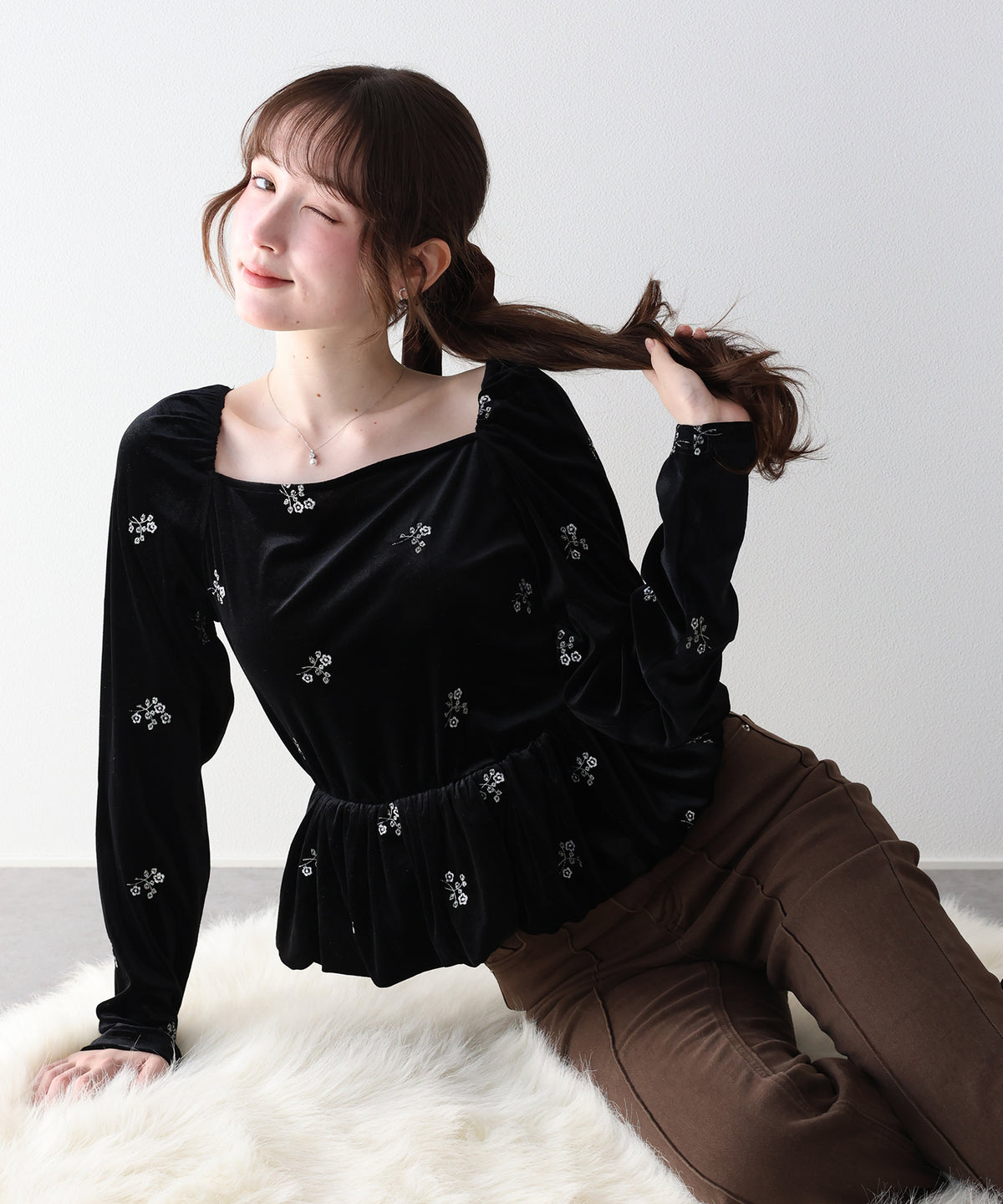 【早割5％OFF】ペプラムベロアトップス