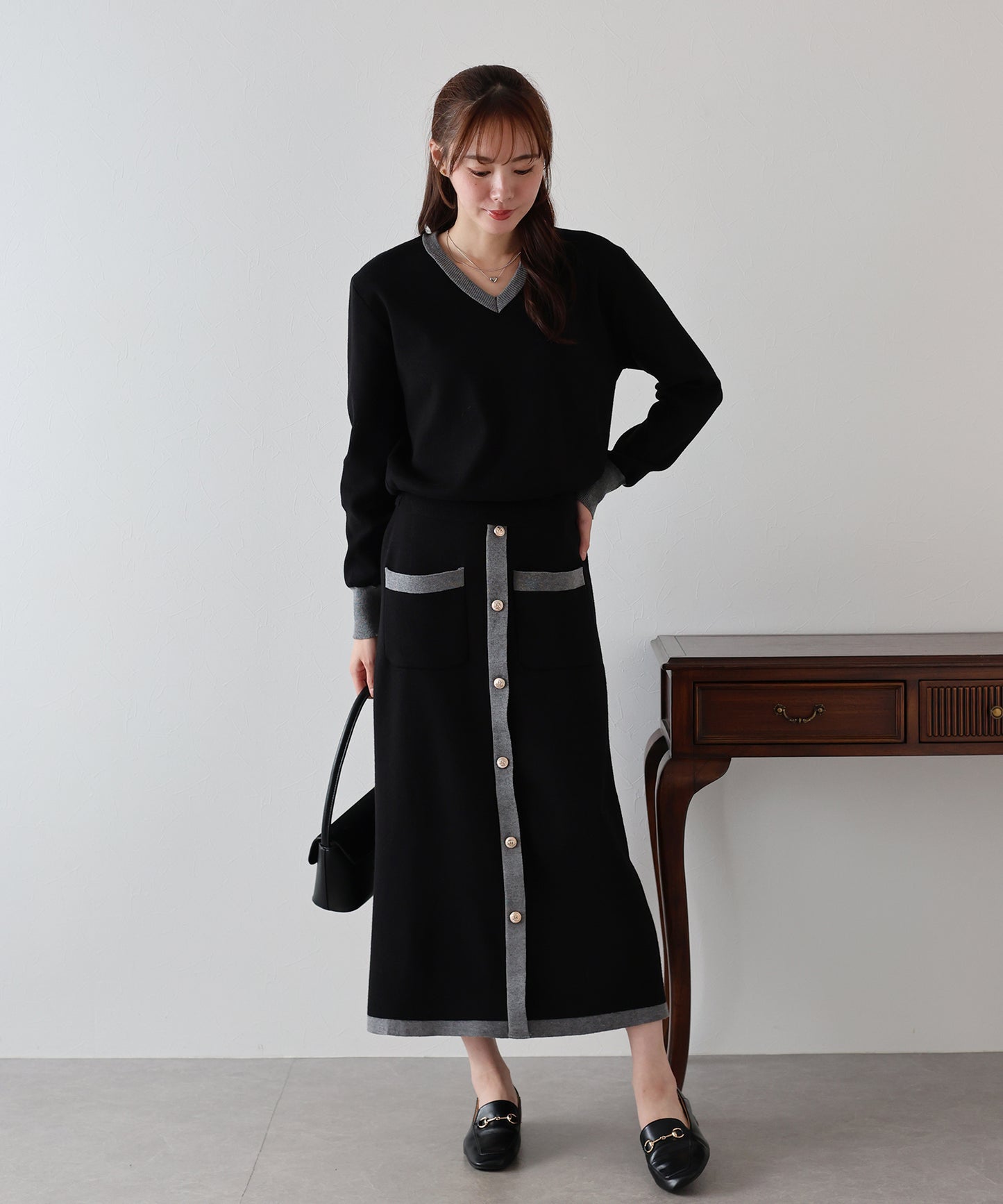 【早割5％OFF】配色Vネックニット＆スカート セットアップ