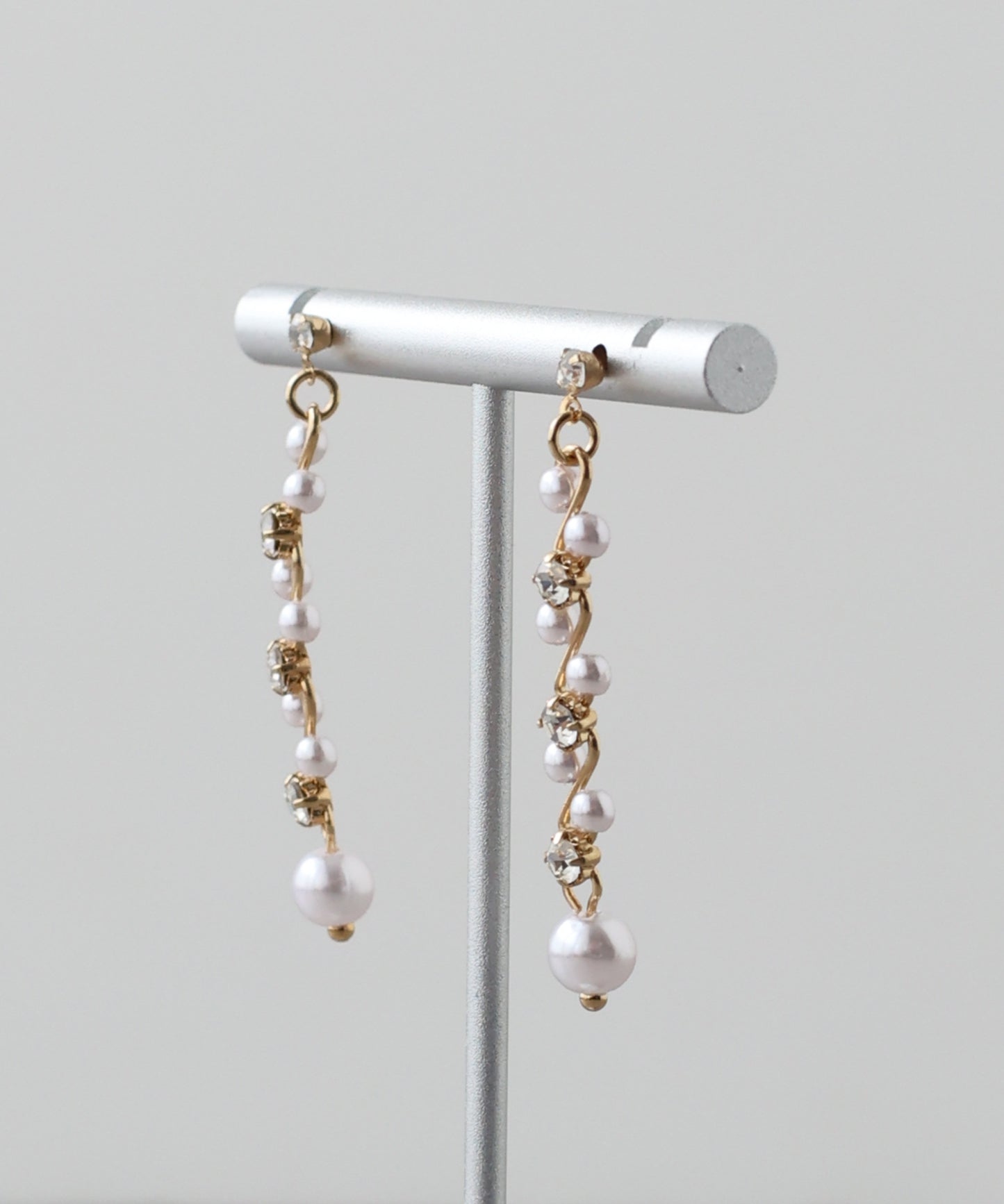 ツイストパールビジューピアス【メール便】