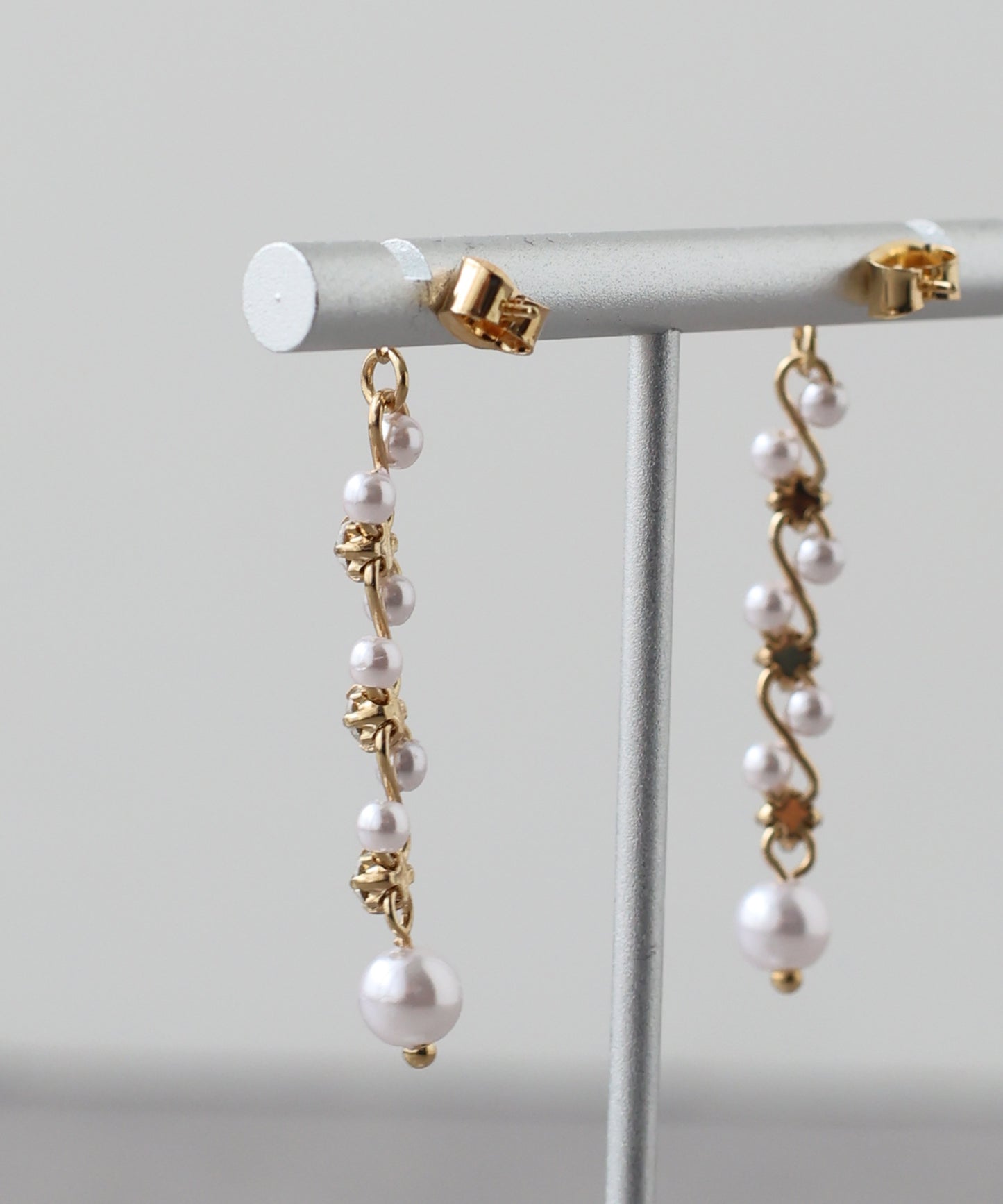 ツイストパールビジューピアス【メール便】
