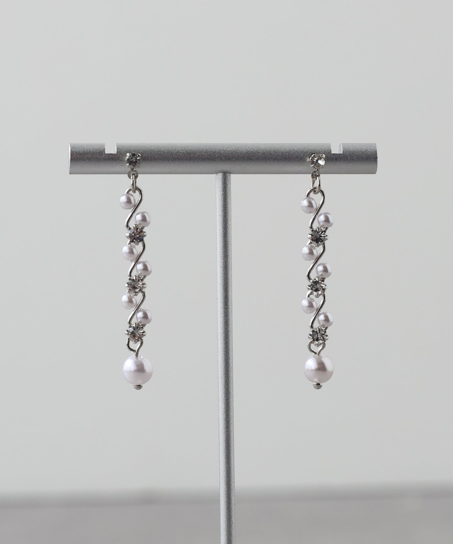 ツイストパールビジューピアス【メール便】