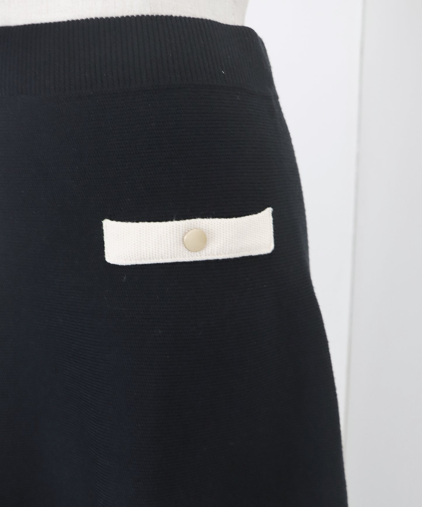 【TIME SALE】金ボタンバイカラーニットスカート