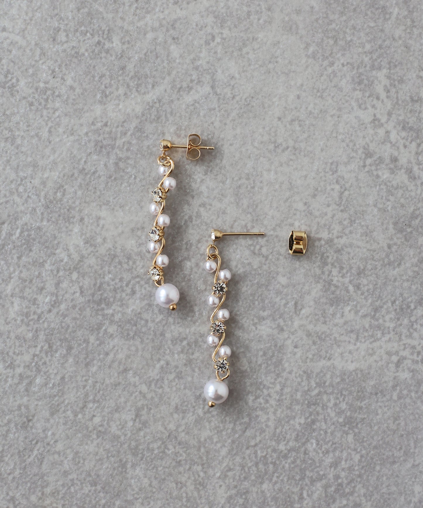 ツイストパールビジューピアス【メール便】