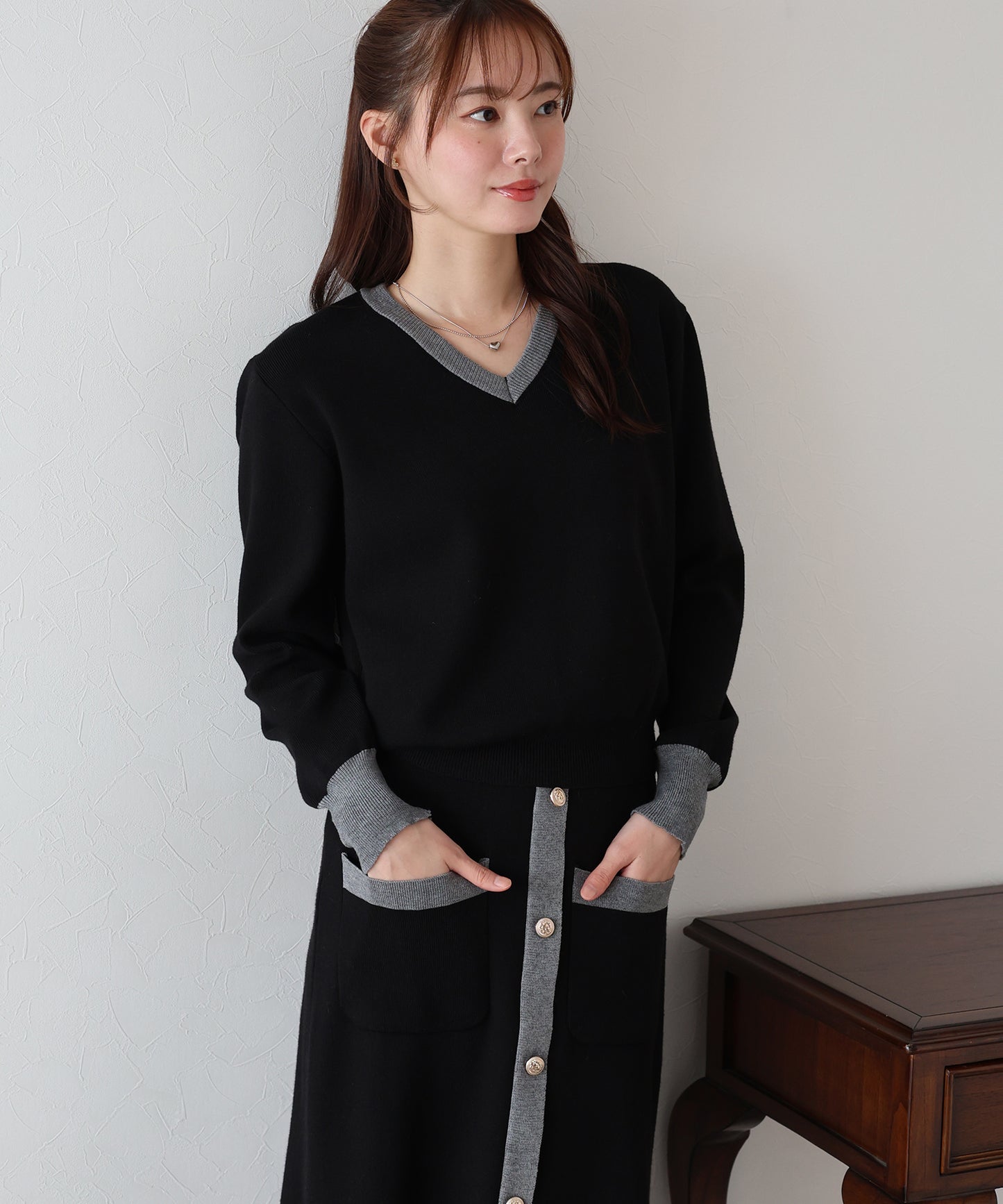 【早割5％OFF】配色Vネックニット＆スカート セットアップ