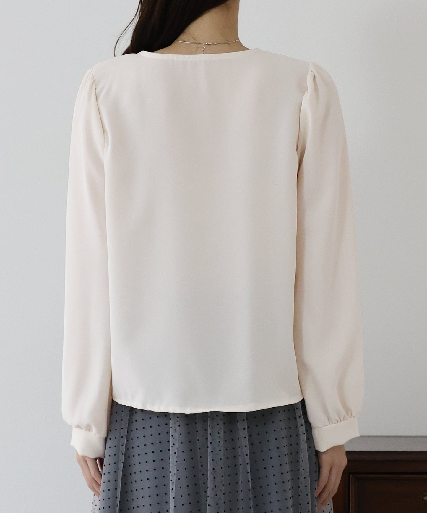 スクエアネックパールボタンブラウス【ネコポス】