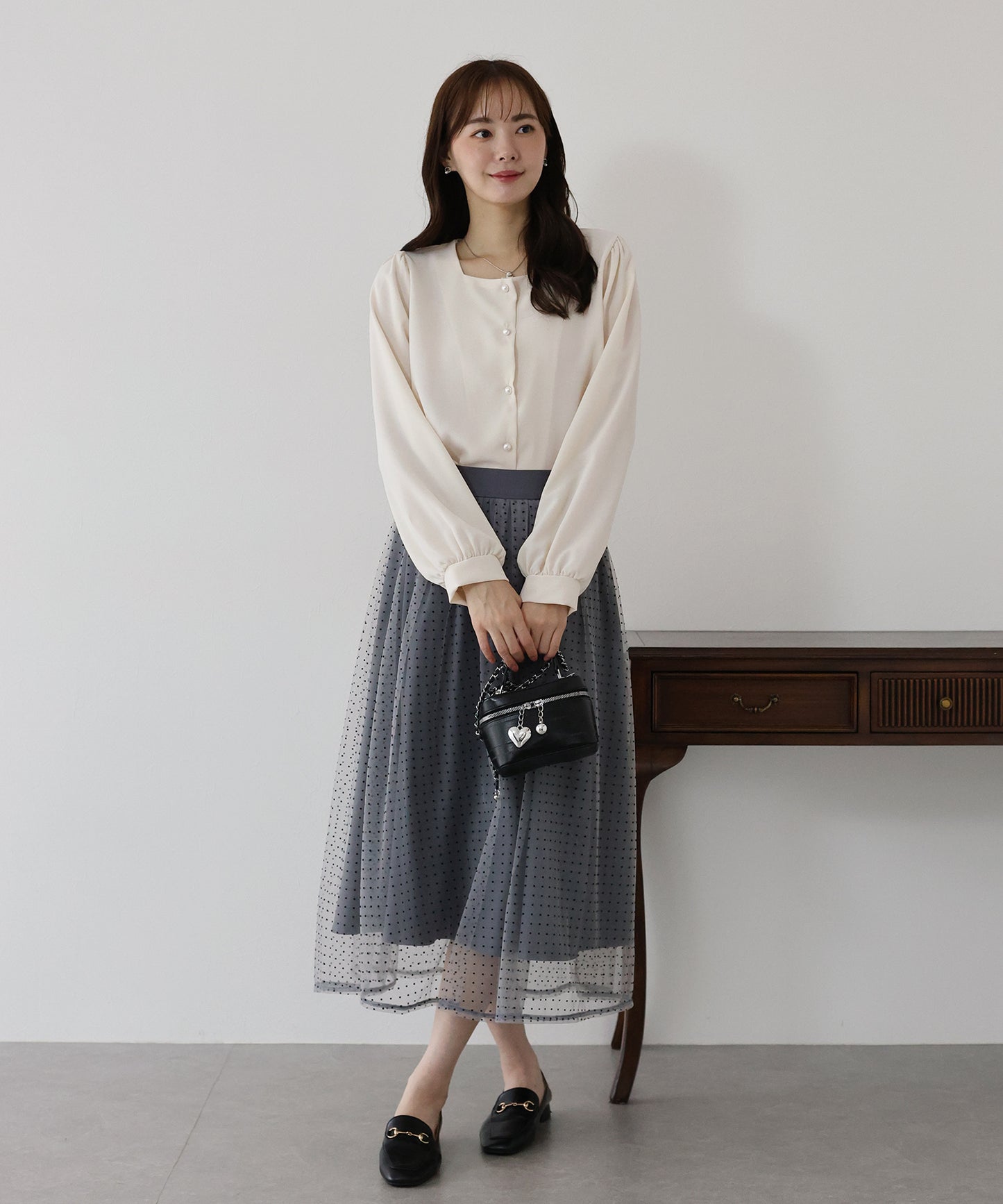 スクエアネックパールボタンブラウス【ネコポス】