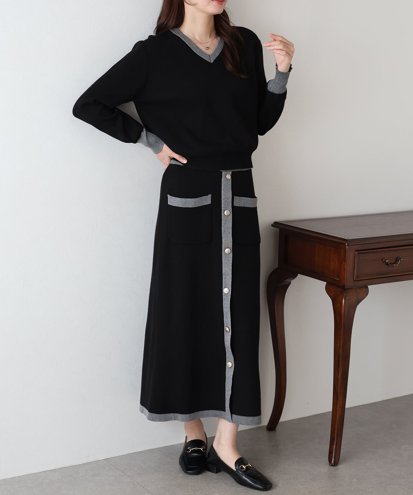 【早割5％OFF】配色Vネックニット＆スカート セットアップ
