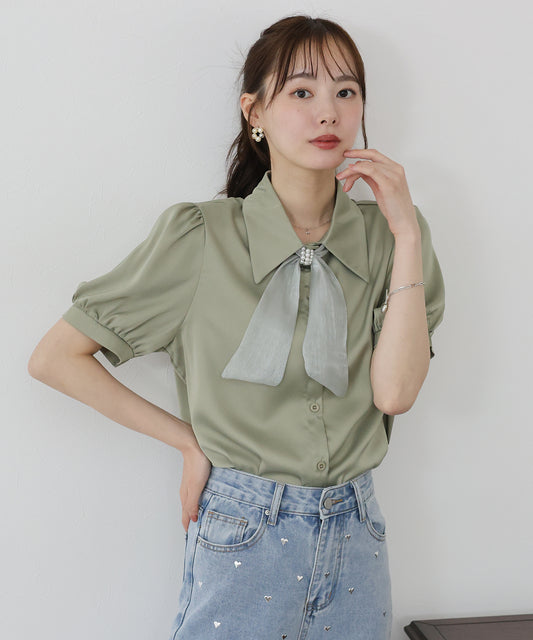 【新商品限定5％OFF（木）】半袖パールデザインブラウス【ネコポス】