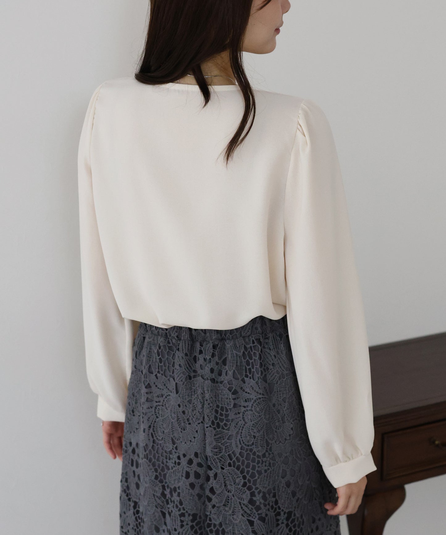 スクエアネックパールボタンブラウス【ネコポス】