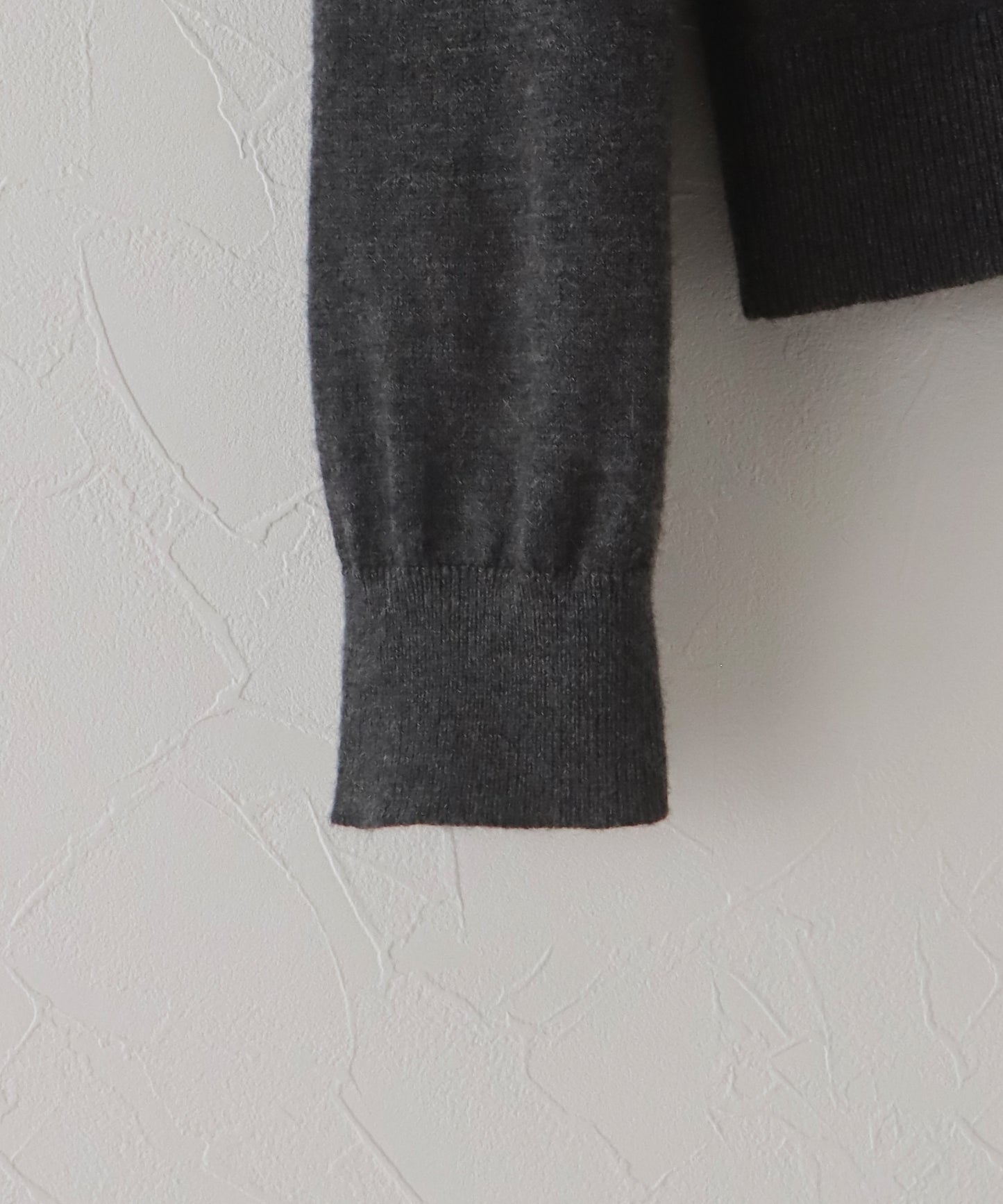 [J by blue]ウール混ポロ襟ニット