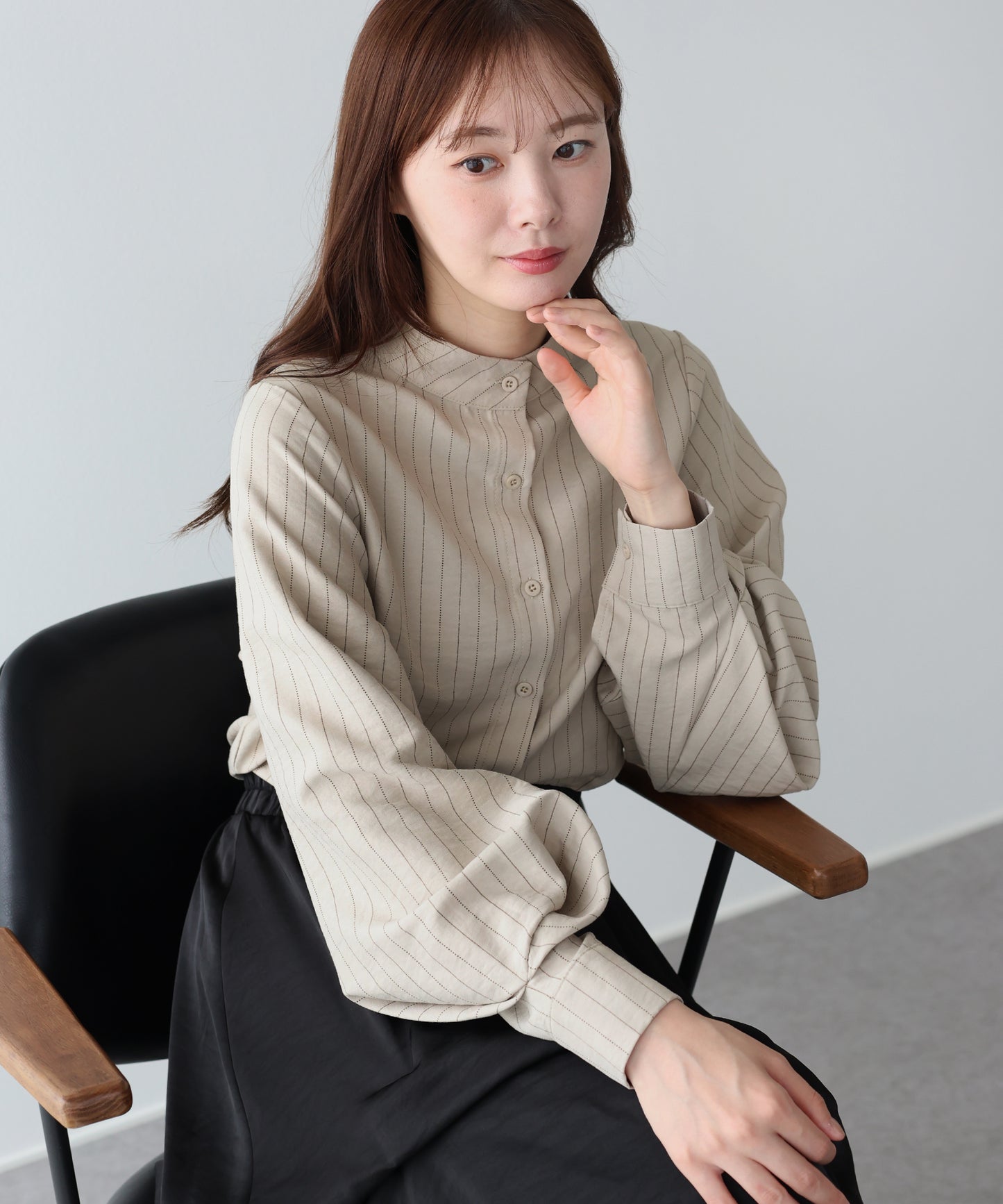스탠드 컬러 볼륨 슬리브 셔츠