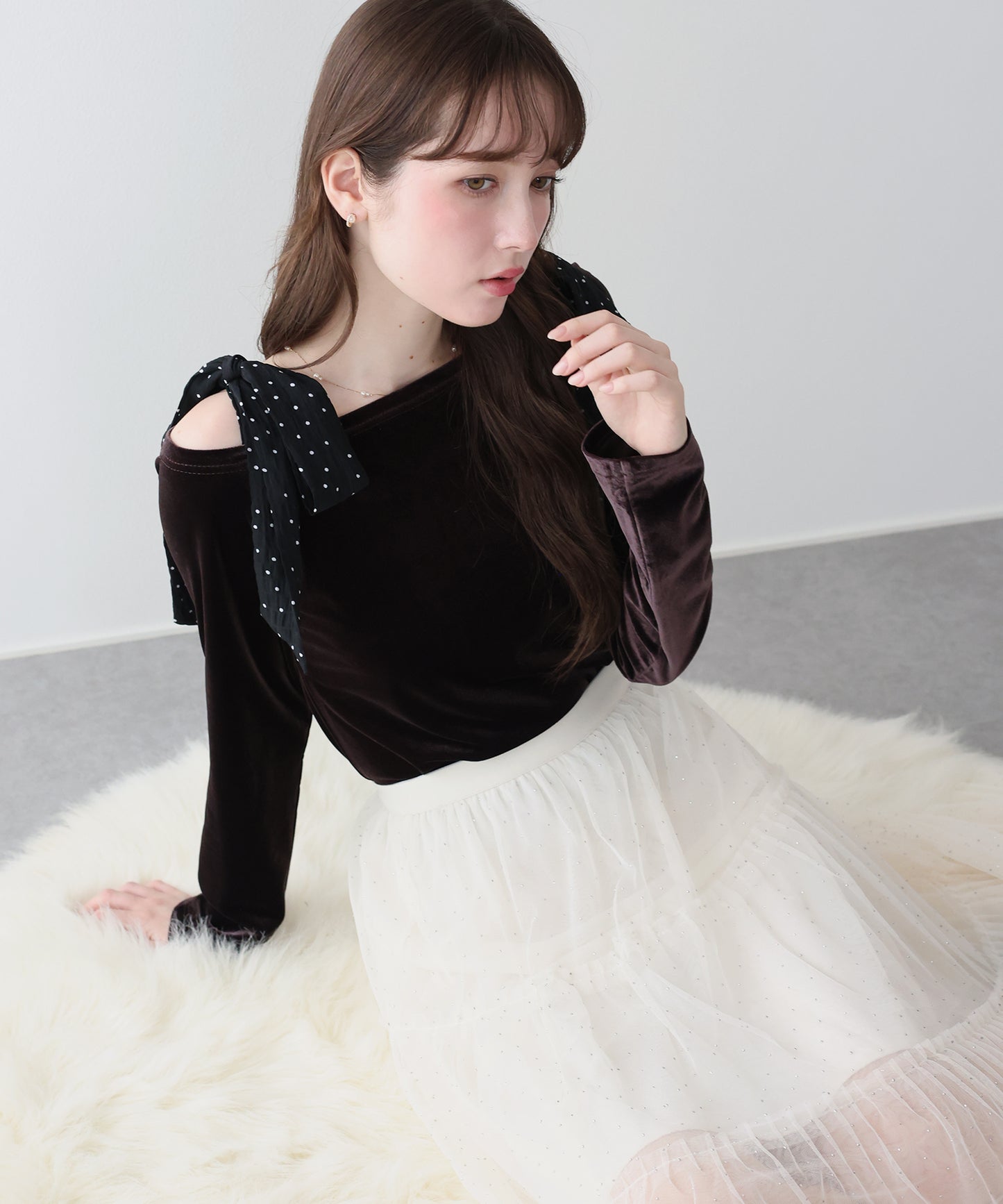 【早割5％OFF】ショルダードットリボンベロアトップス