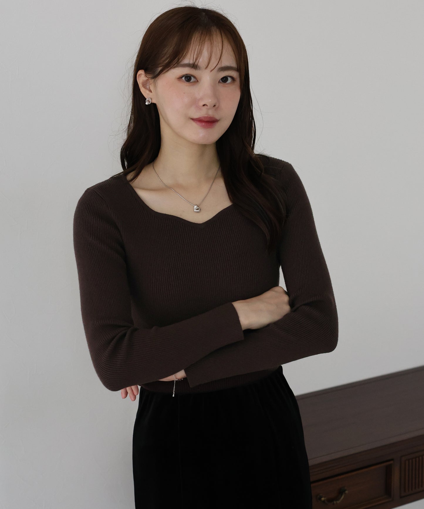 ハートネックリブニット