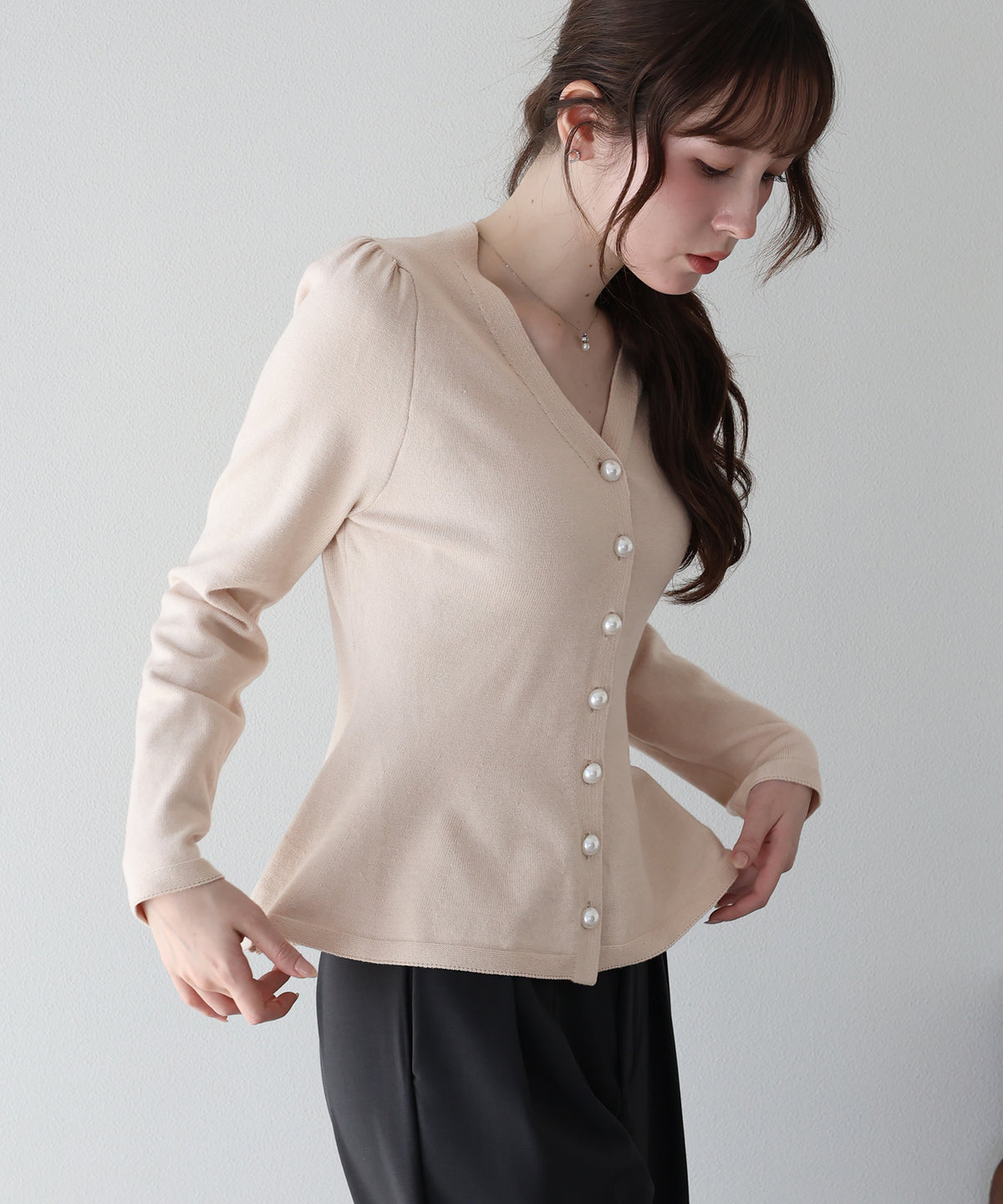 【早割5％OFF】Ｖネックペプラムカーディガン