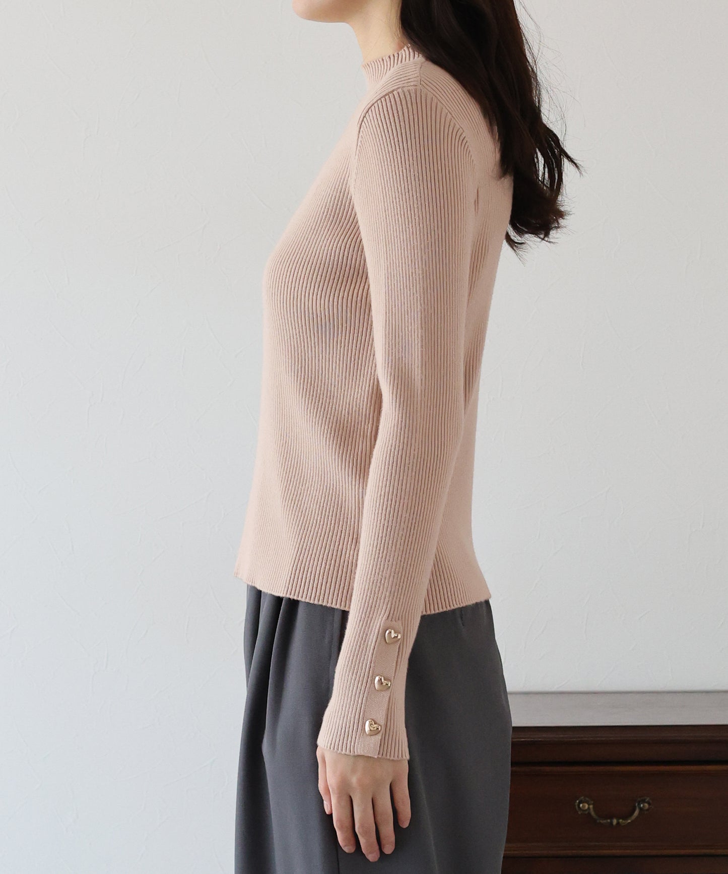 ハートボタンハイネックニット