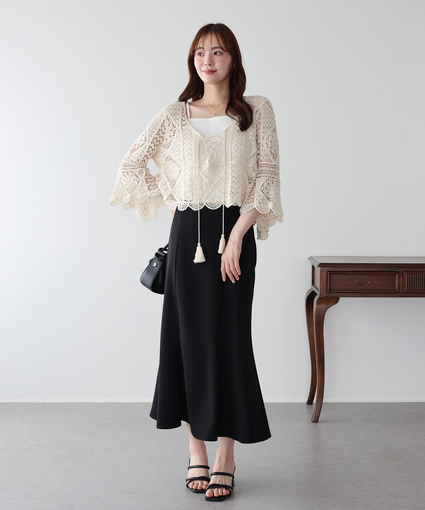 【早割5％OFF】タッセルリボンクロシェニットトップス