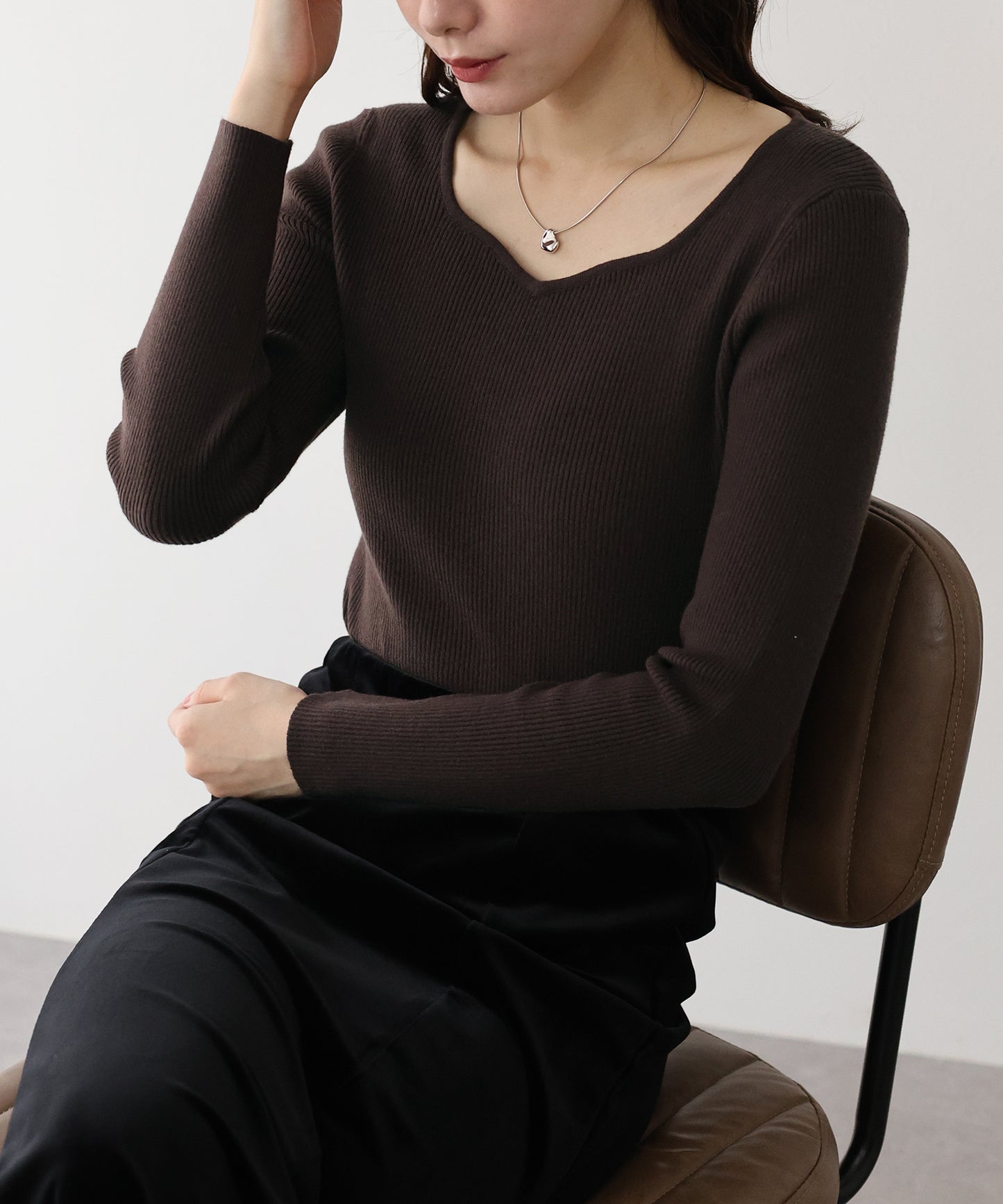 ハートネックリブニット